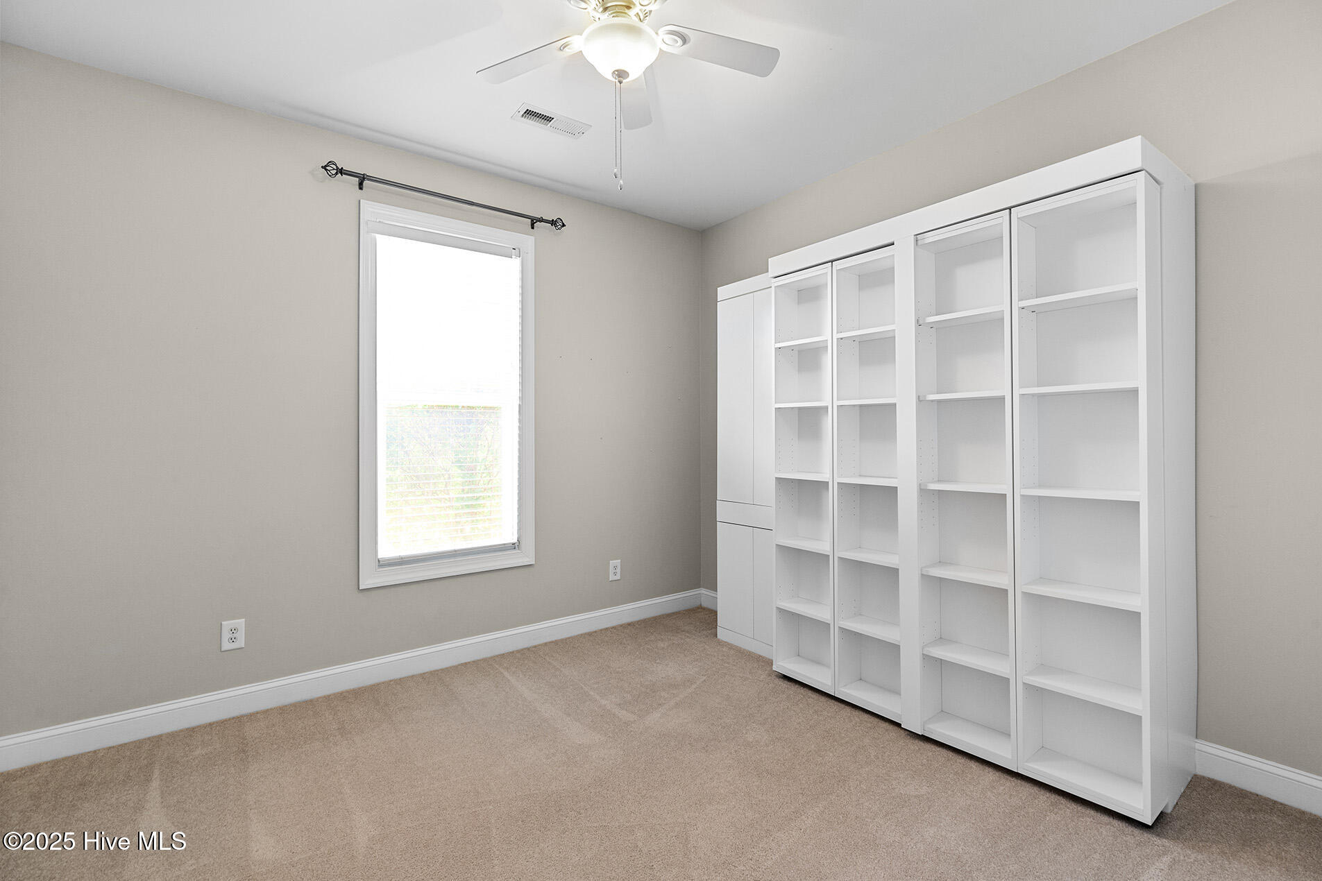 100537210 | Photo 26