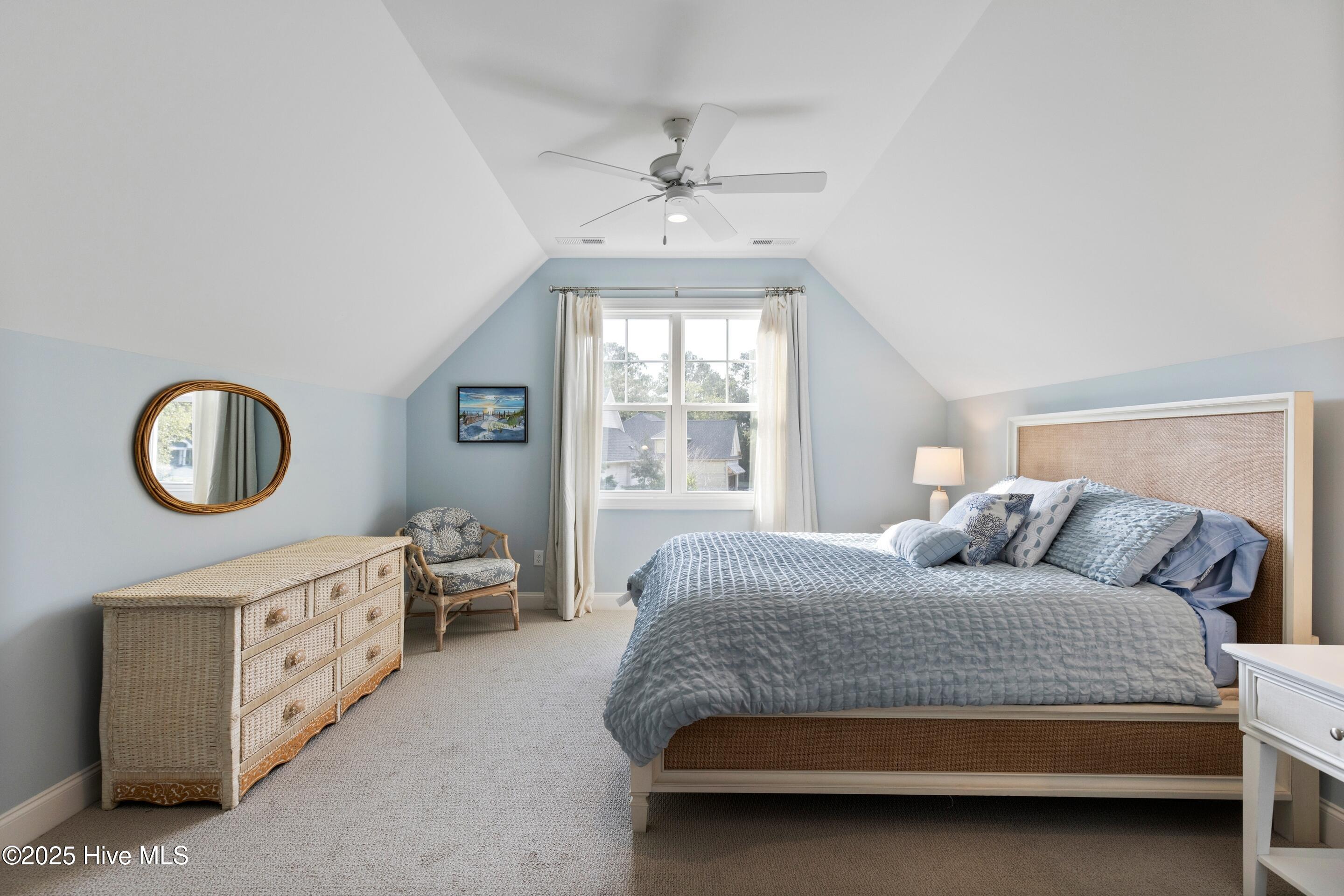 100558361 | Photo 46