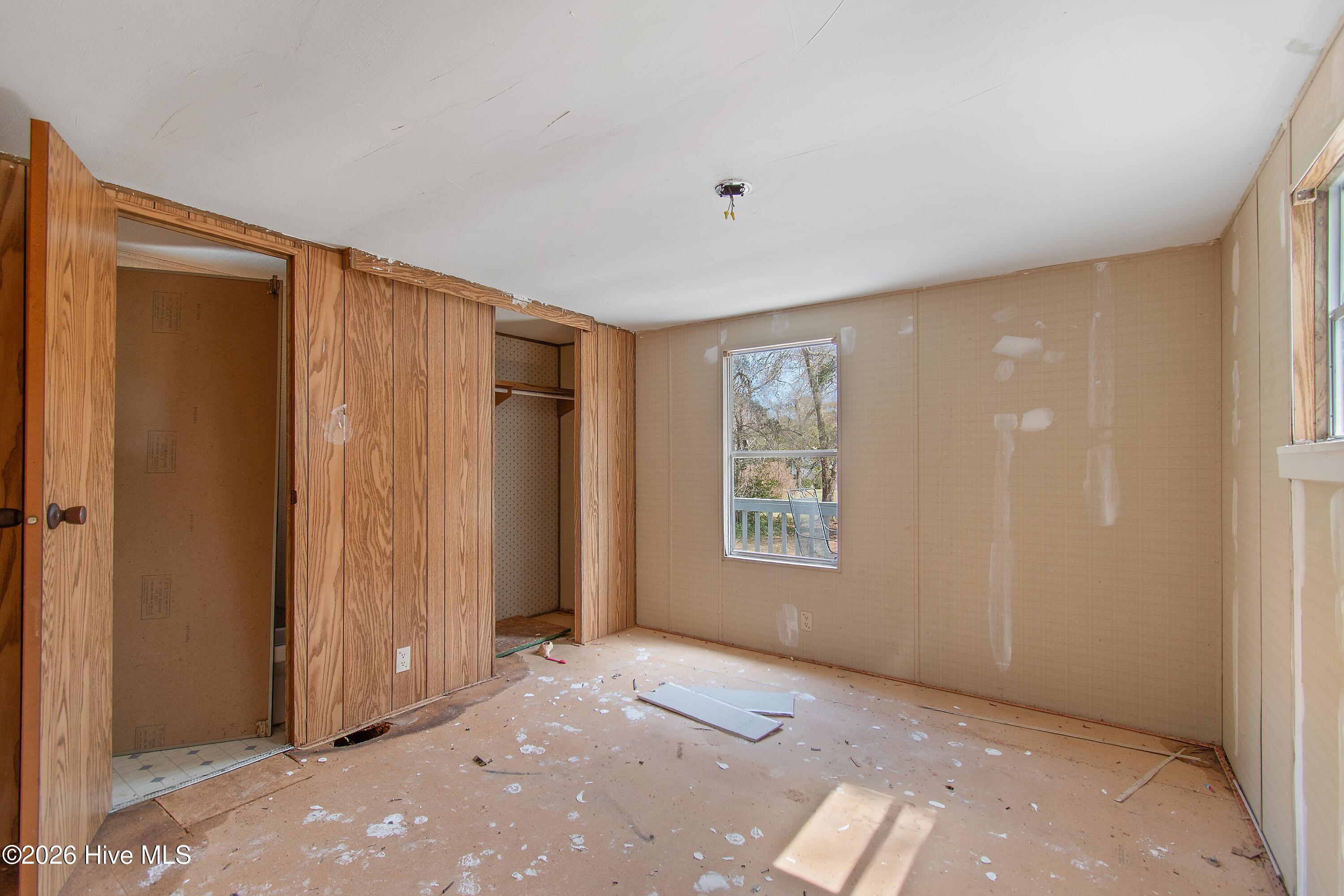 100567014 | Photo 15