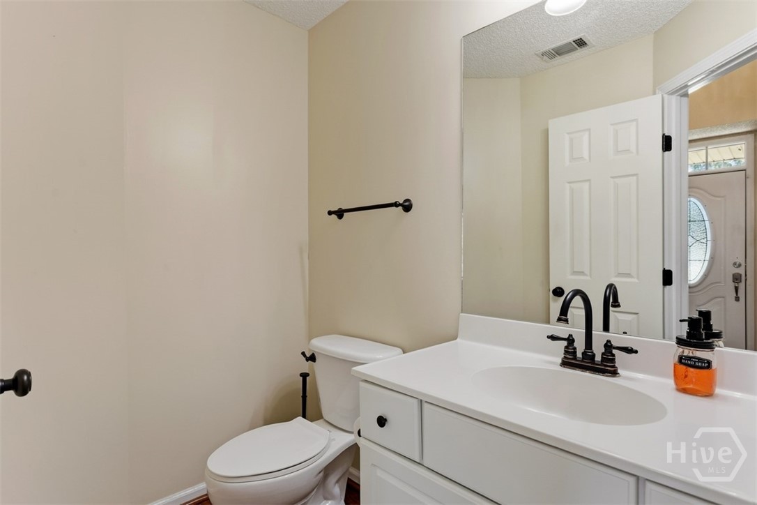 Downstairs 1/2 bathroom