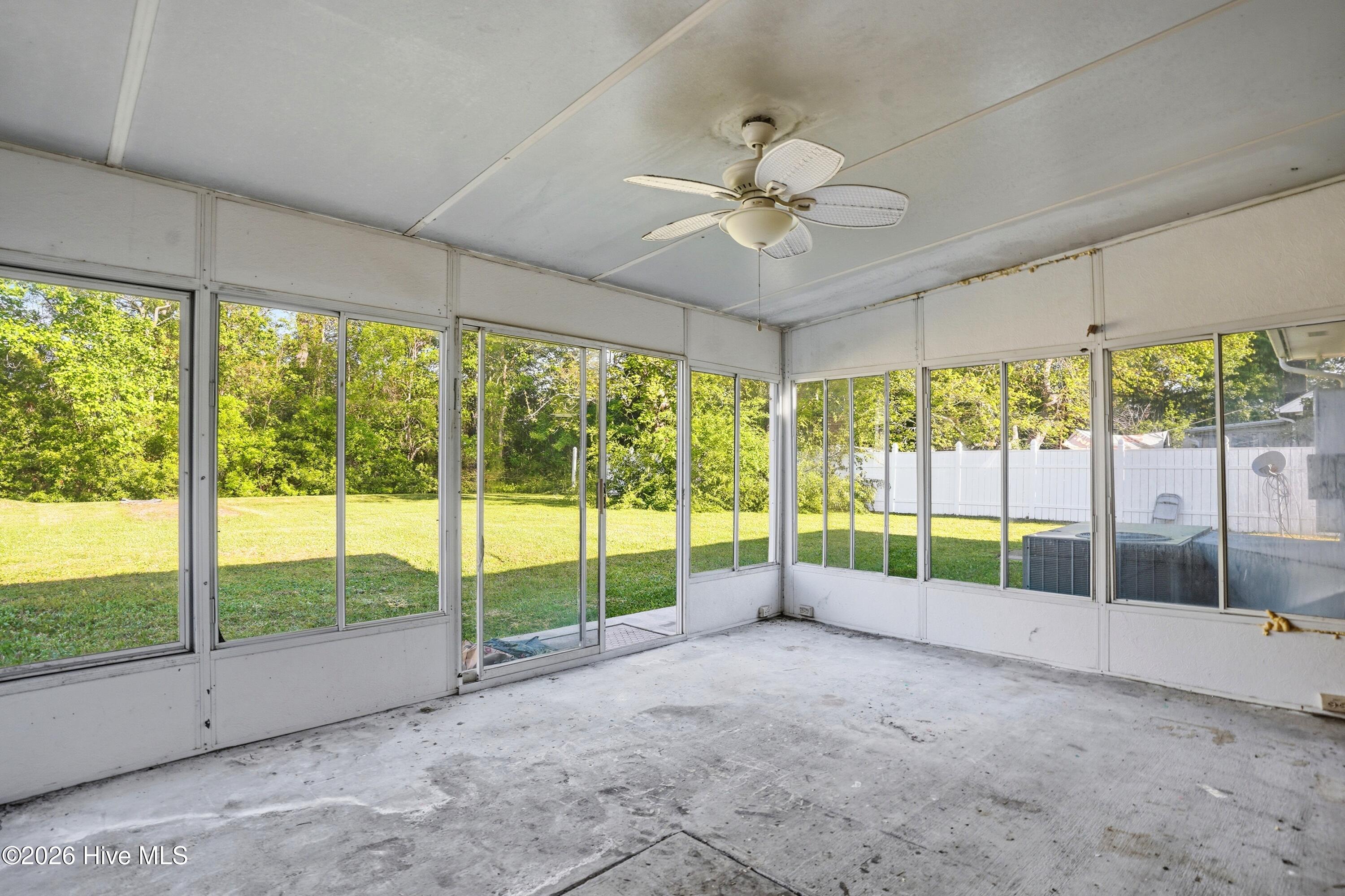 100567003 | Photo 29