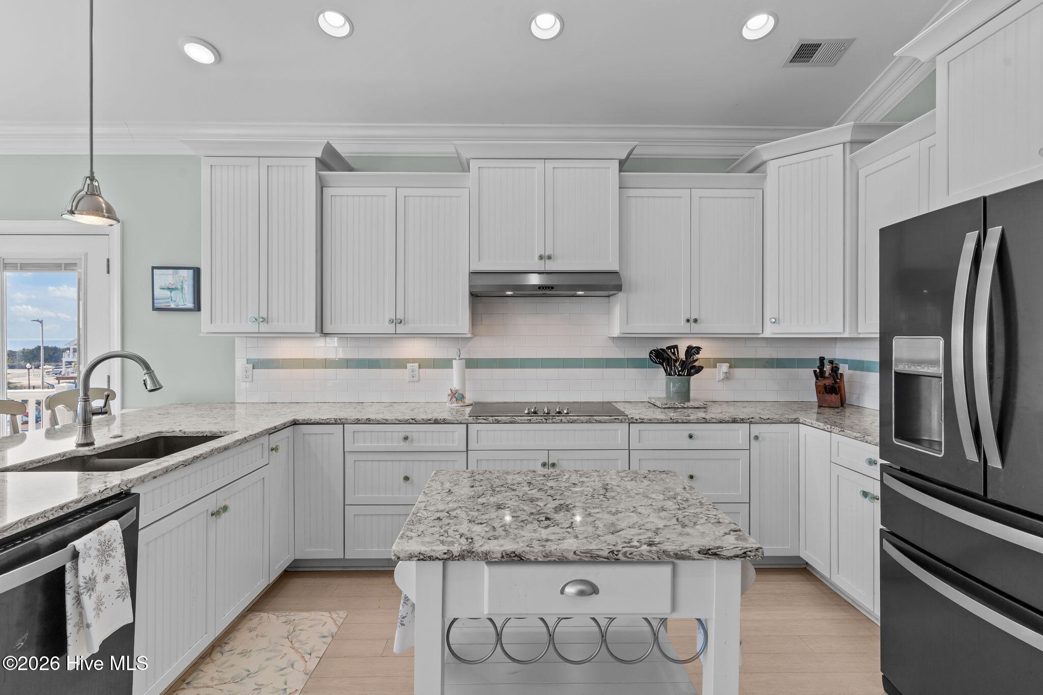 100549161 | Photo 13