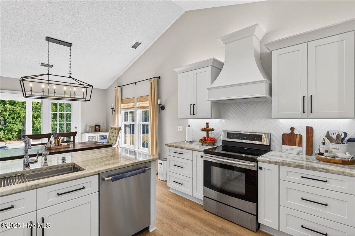 100543008 | Photo 19