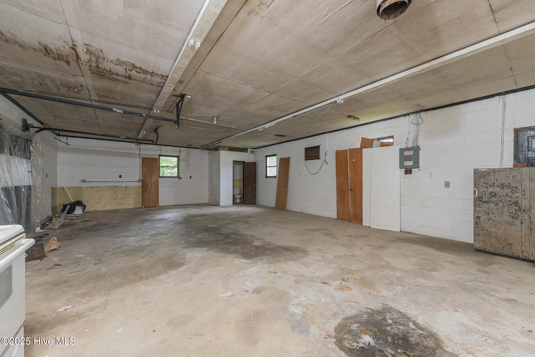 100523491 | Photo 35