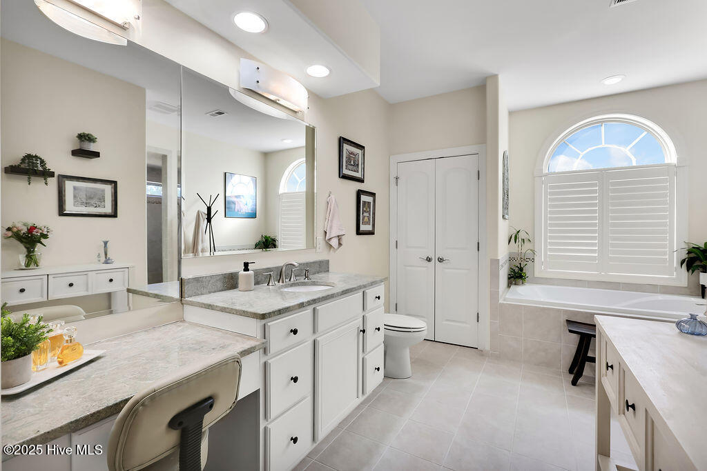 100544404 | Photo 32