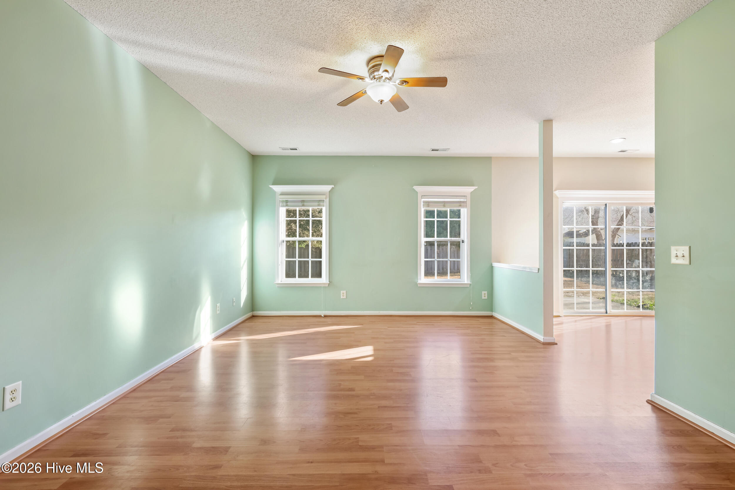 100547129 | Photo 11