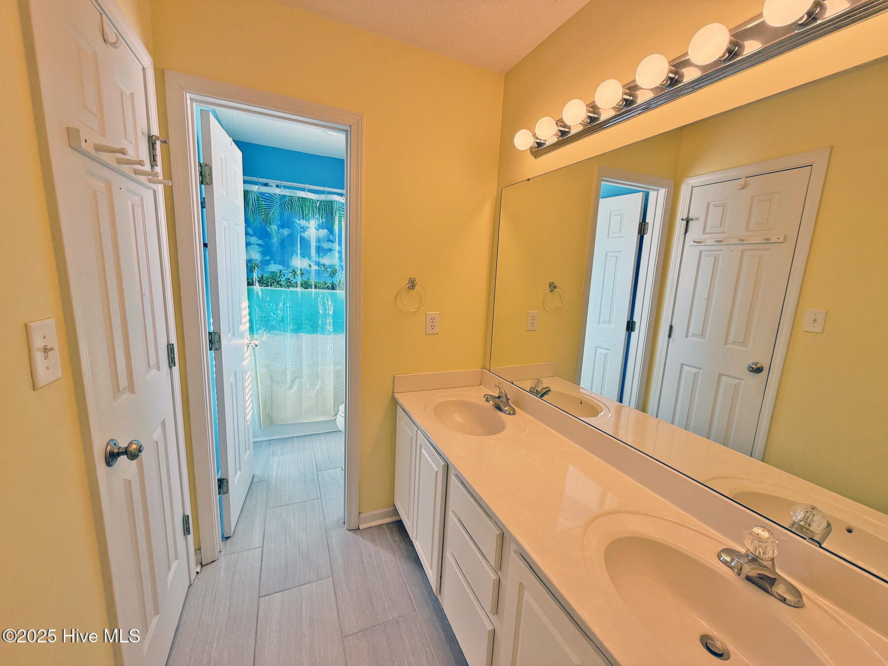 100537357 | Photo 36