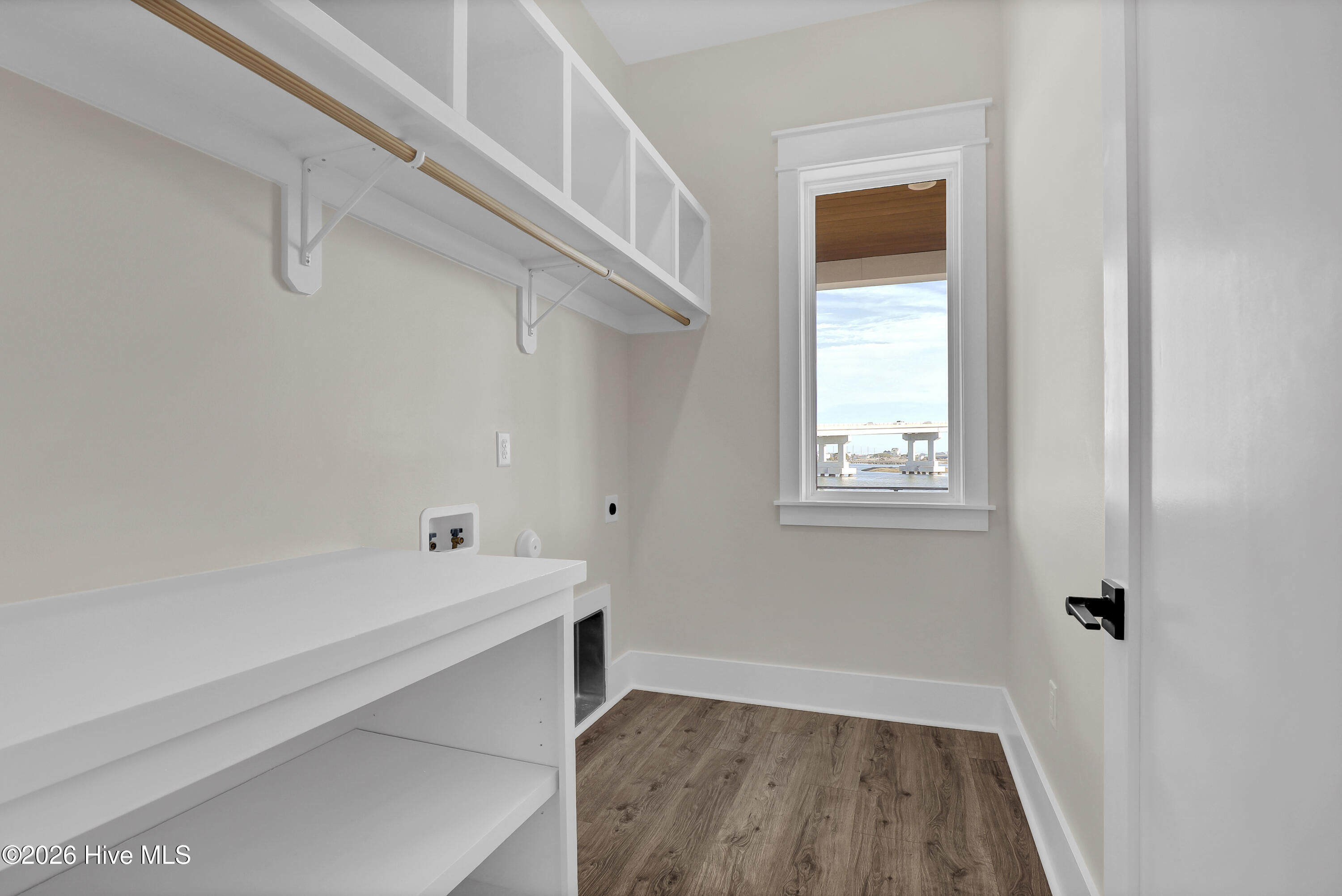 100556414 | Photo 34