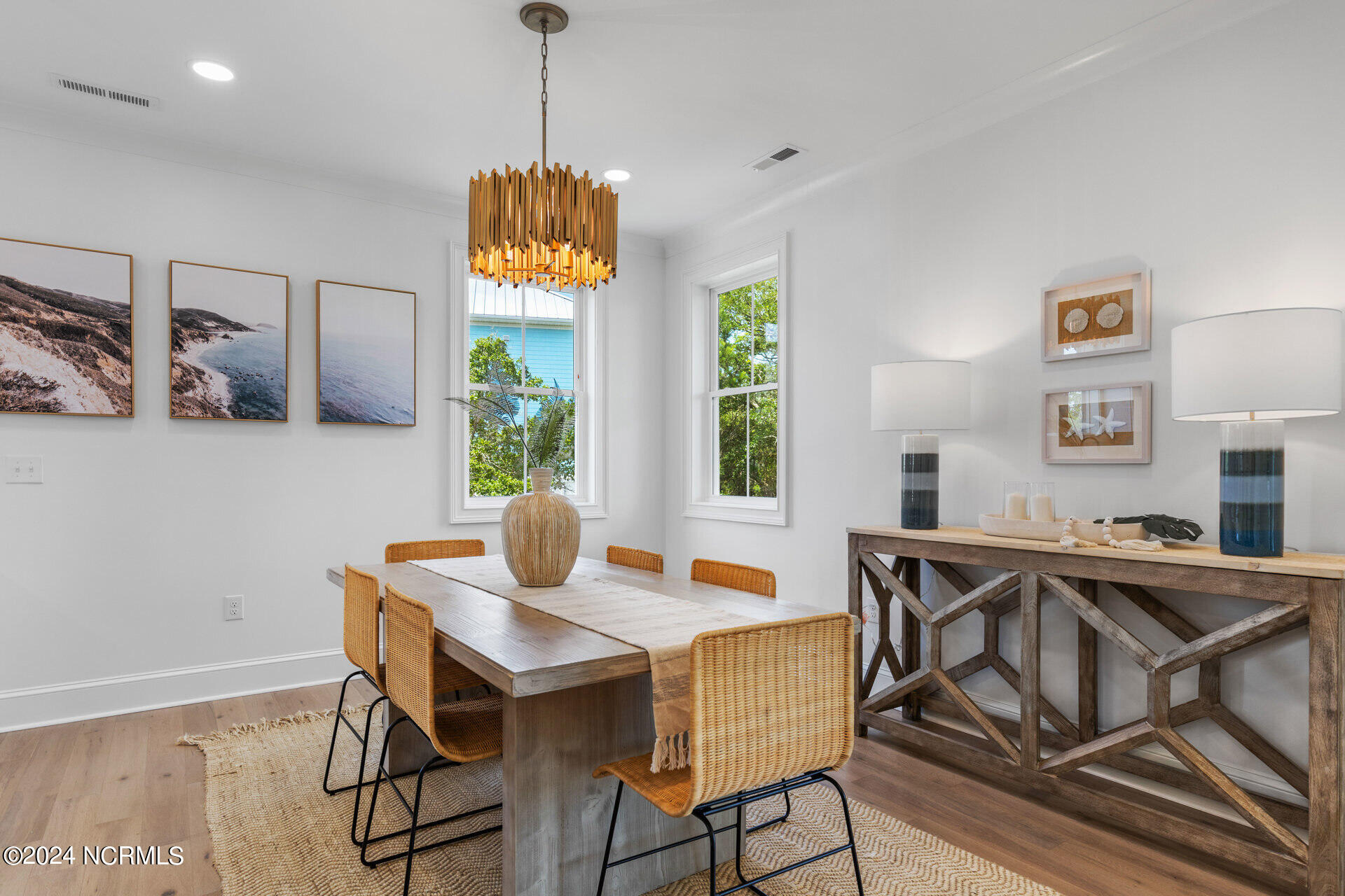 100548615 | Photo 23