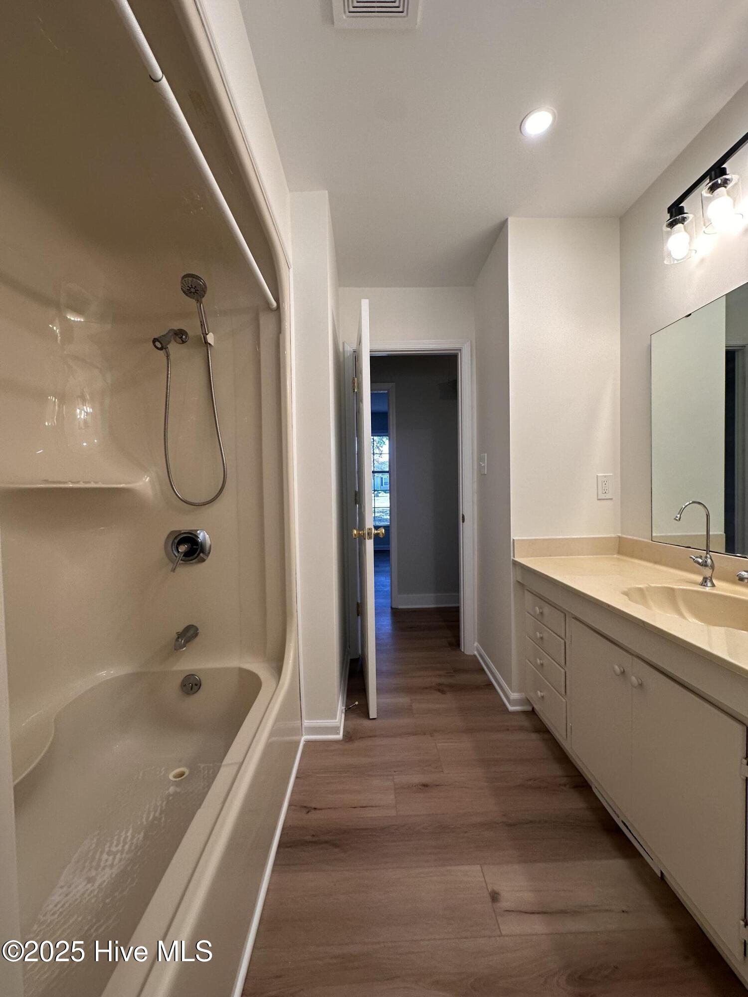 100541035 | Photo 19