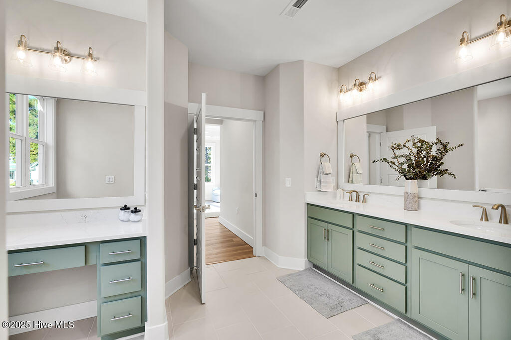 100529674 | Photo 78