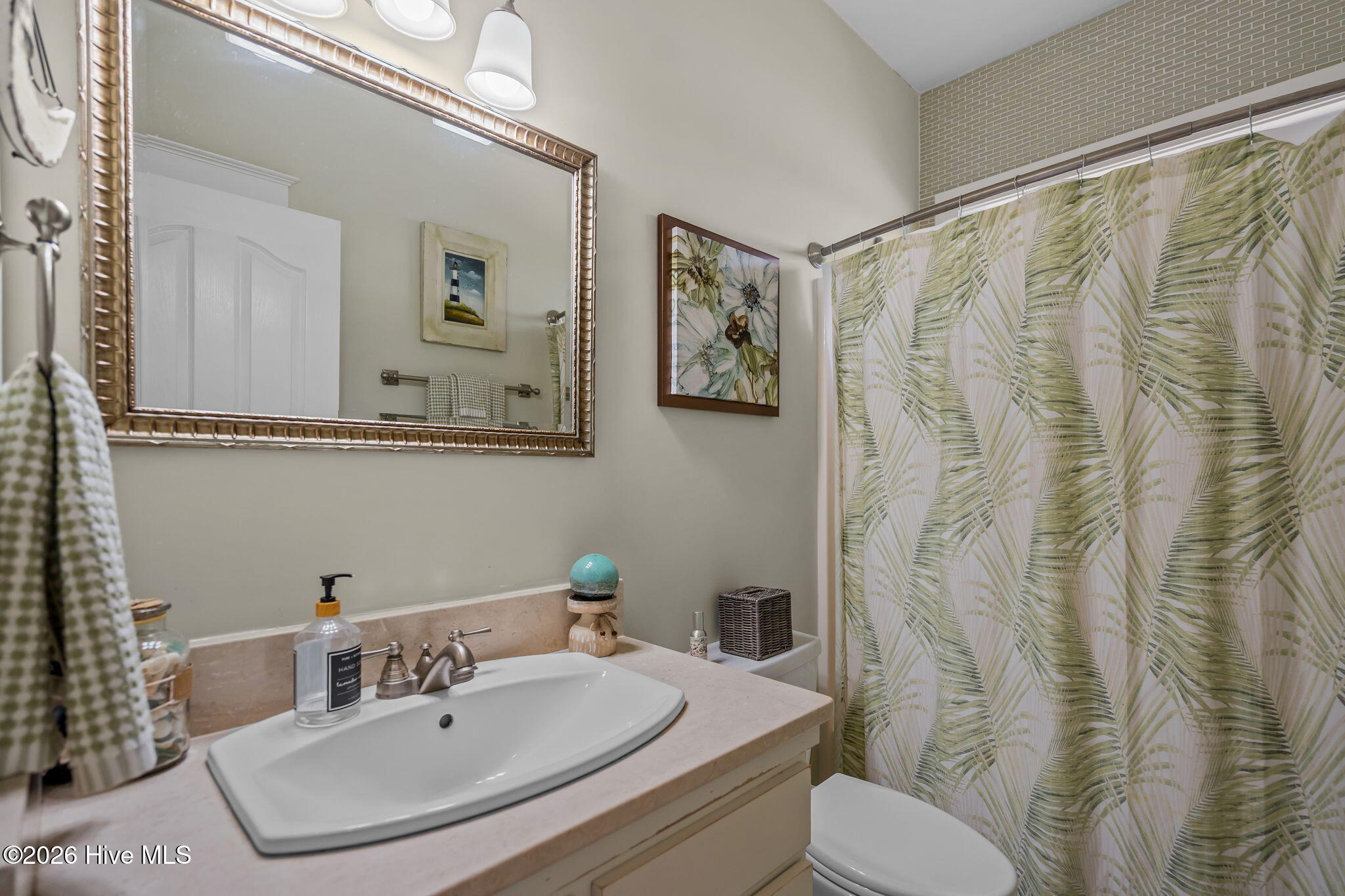 100555800 | Photo 30