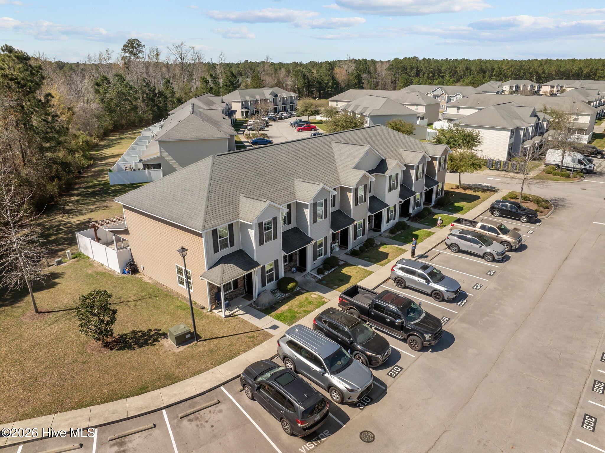 100564313 | Photo 32