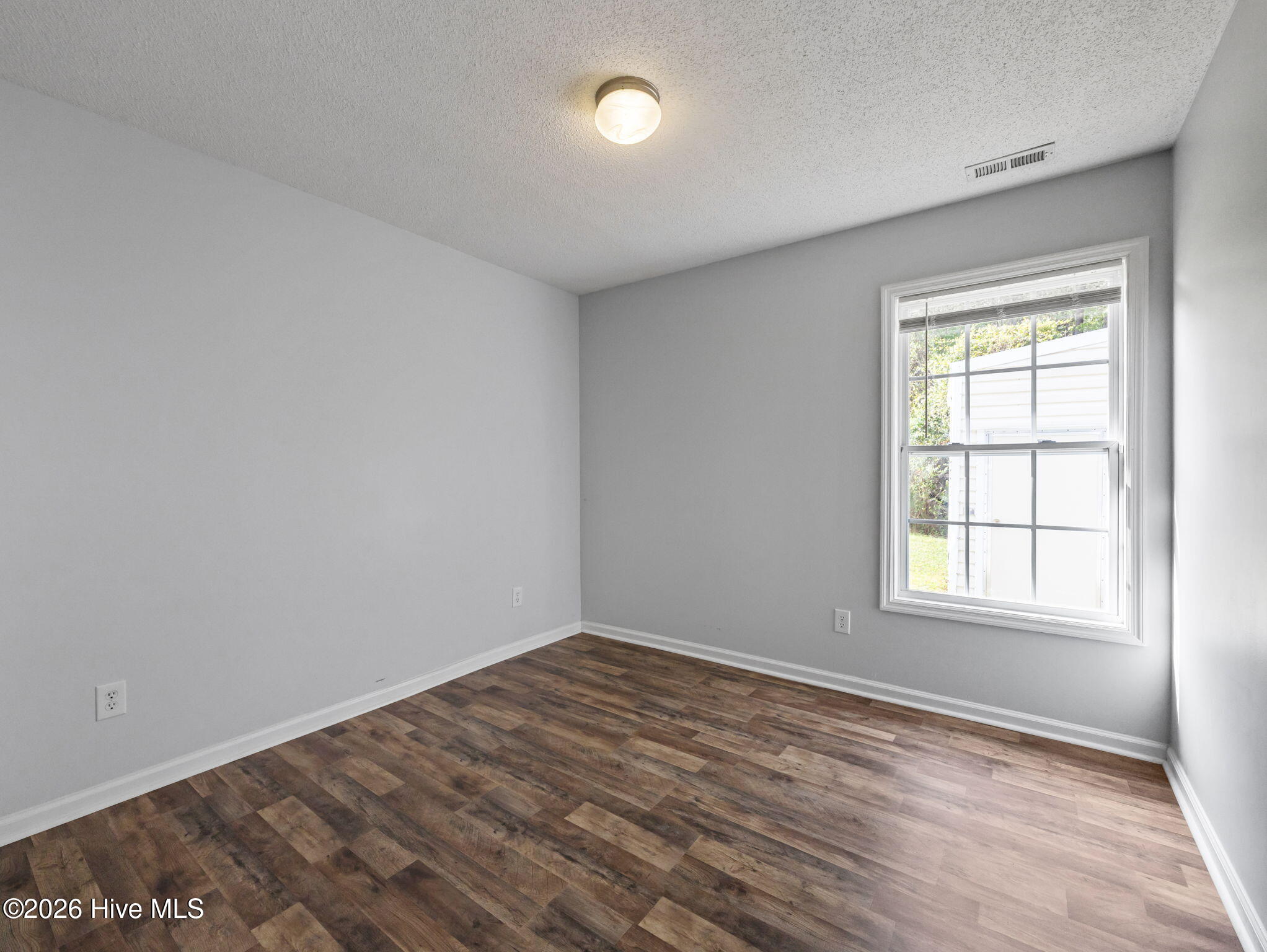 100565489 | Photo 19