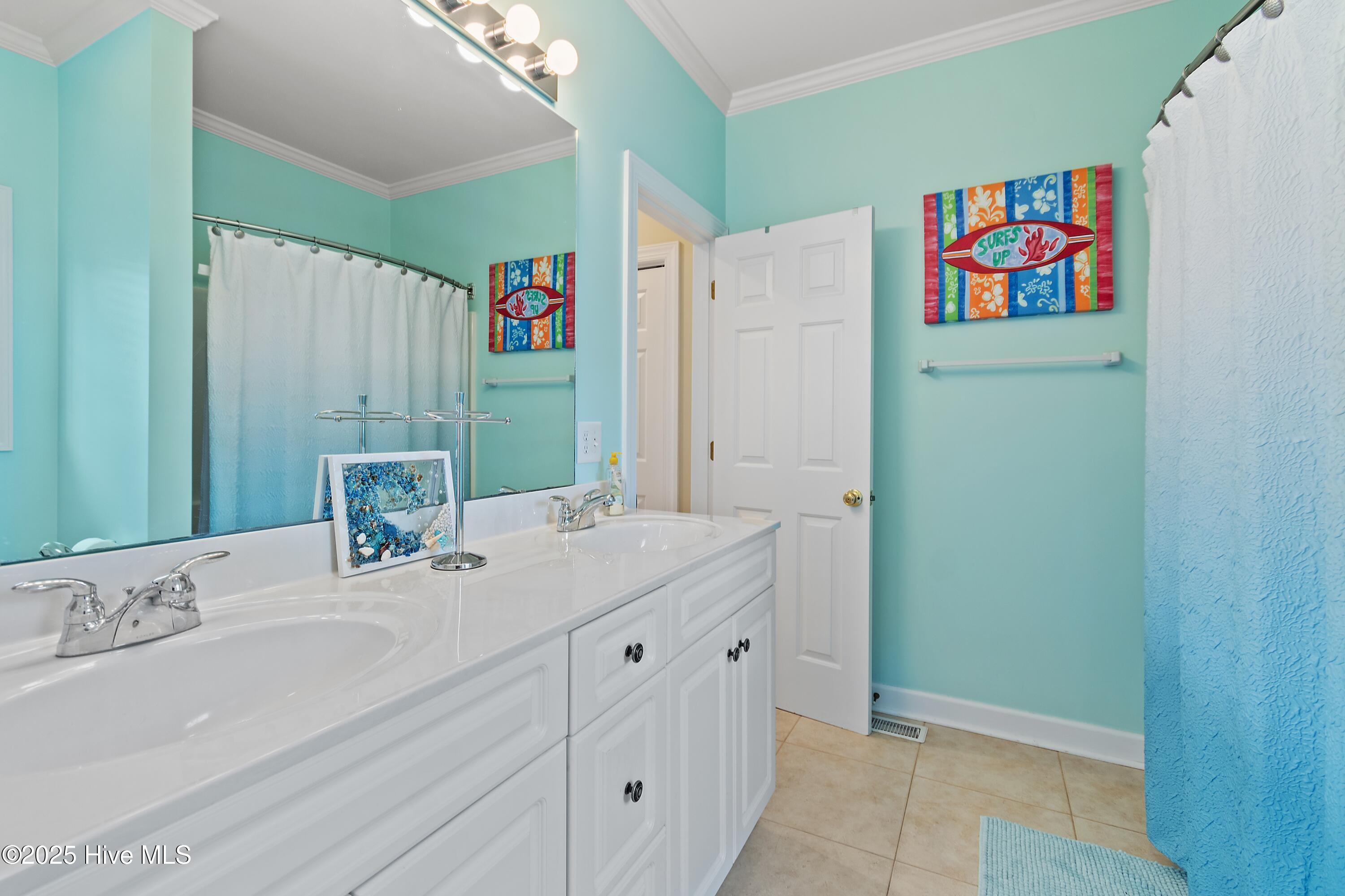 100502983 | Photo 24