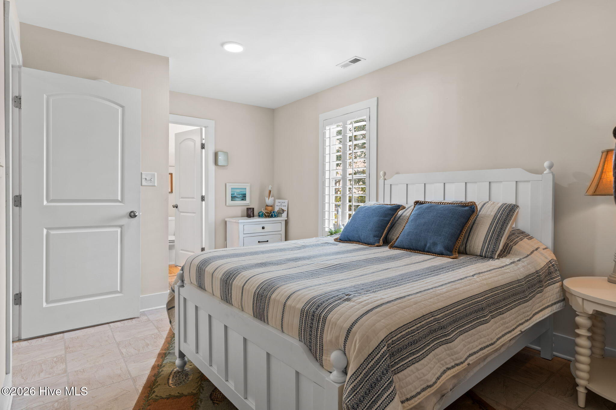 100560331 | Photo 24