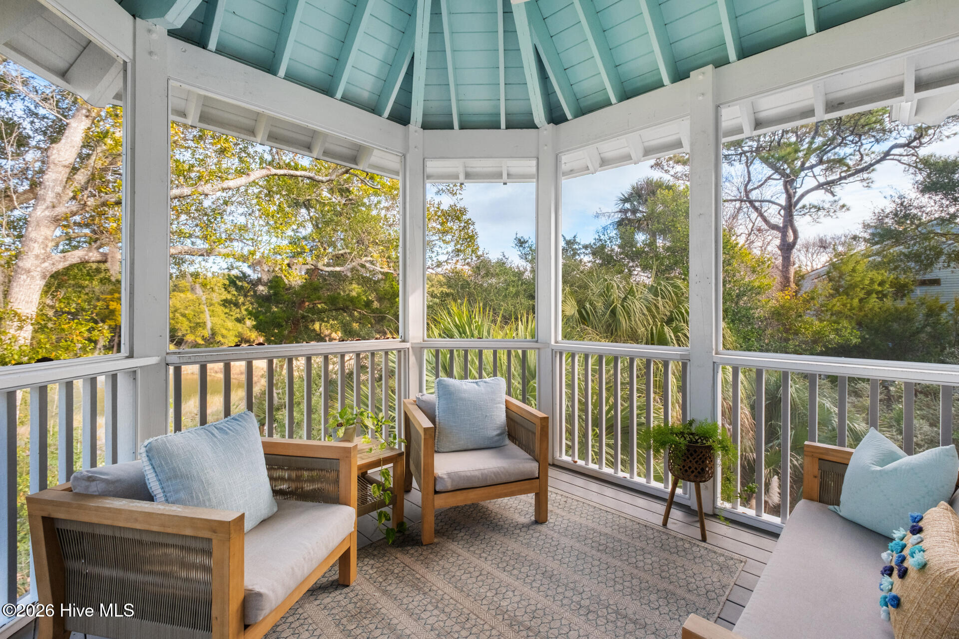 100560267 | Photo 24