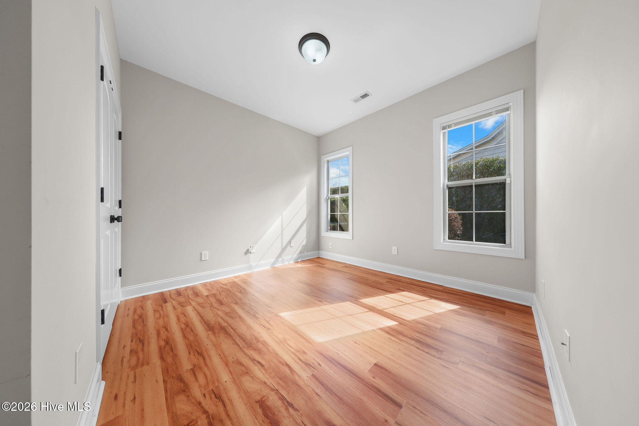 100565690 | Photo 29