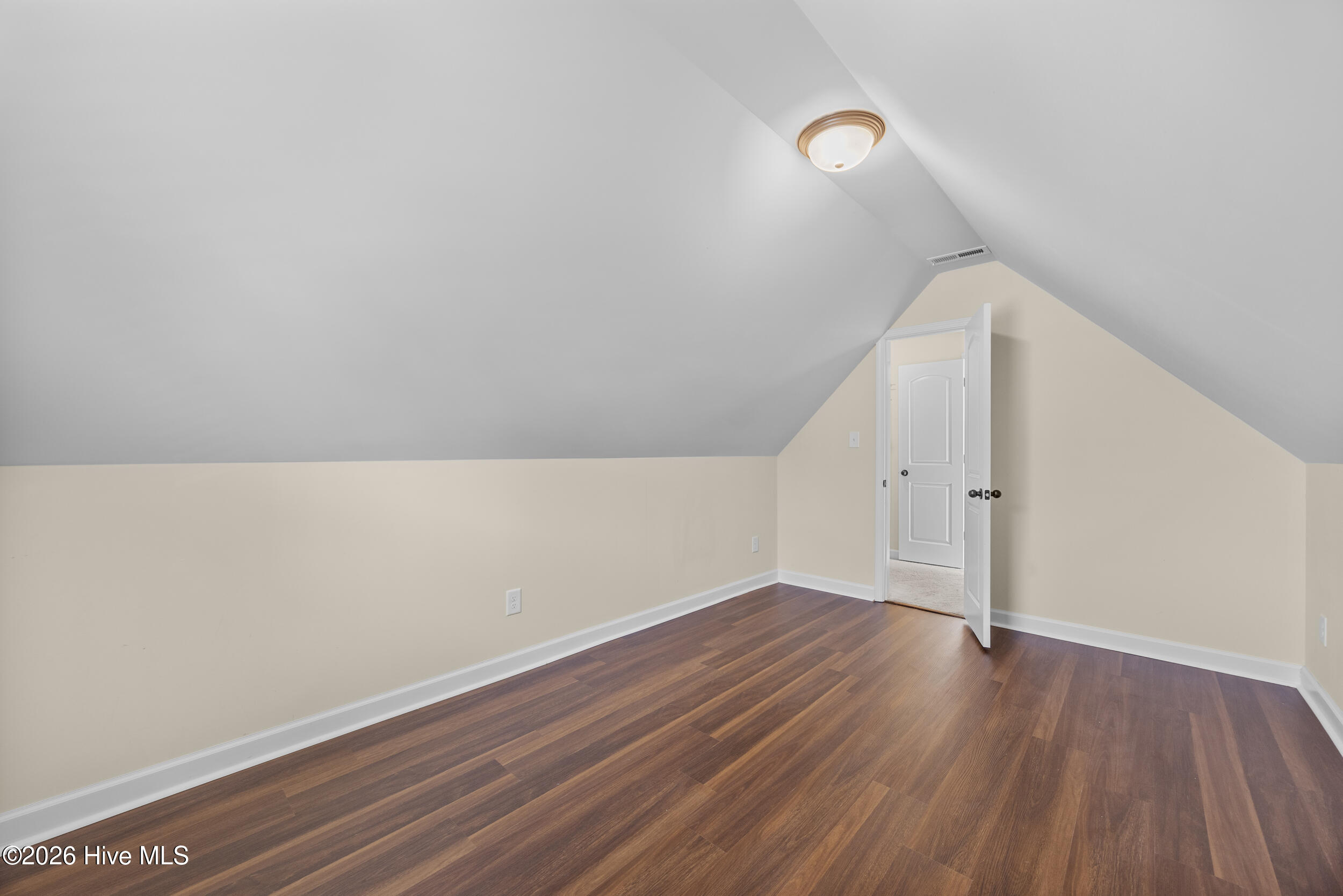 100553929 | Photo 27