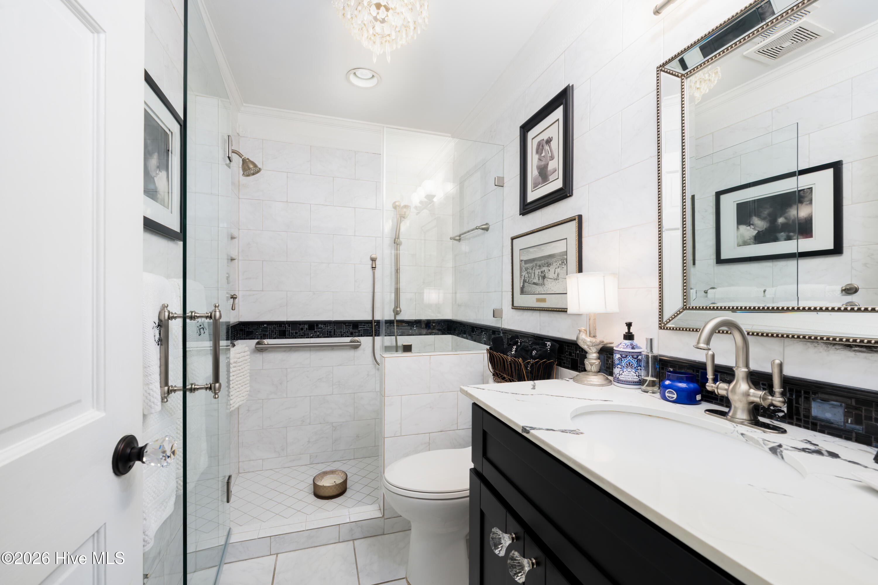 100565005 | Photo 33