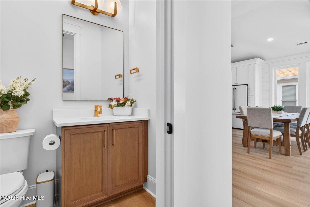 100543299 | Photo 53