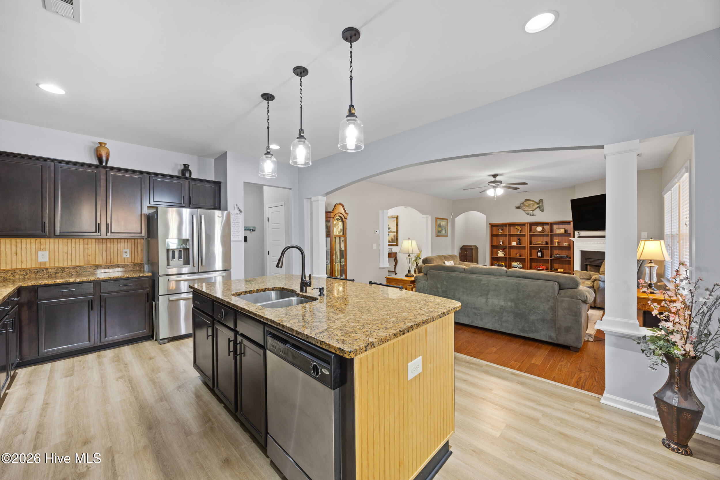 100549248 | Photo 15