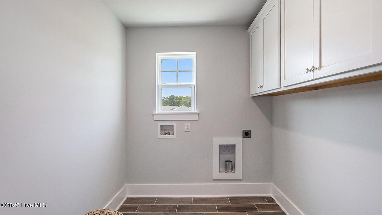 100567119 | Photo 35