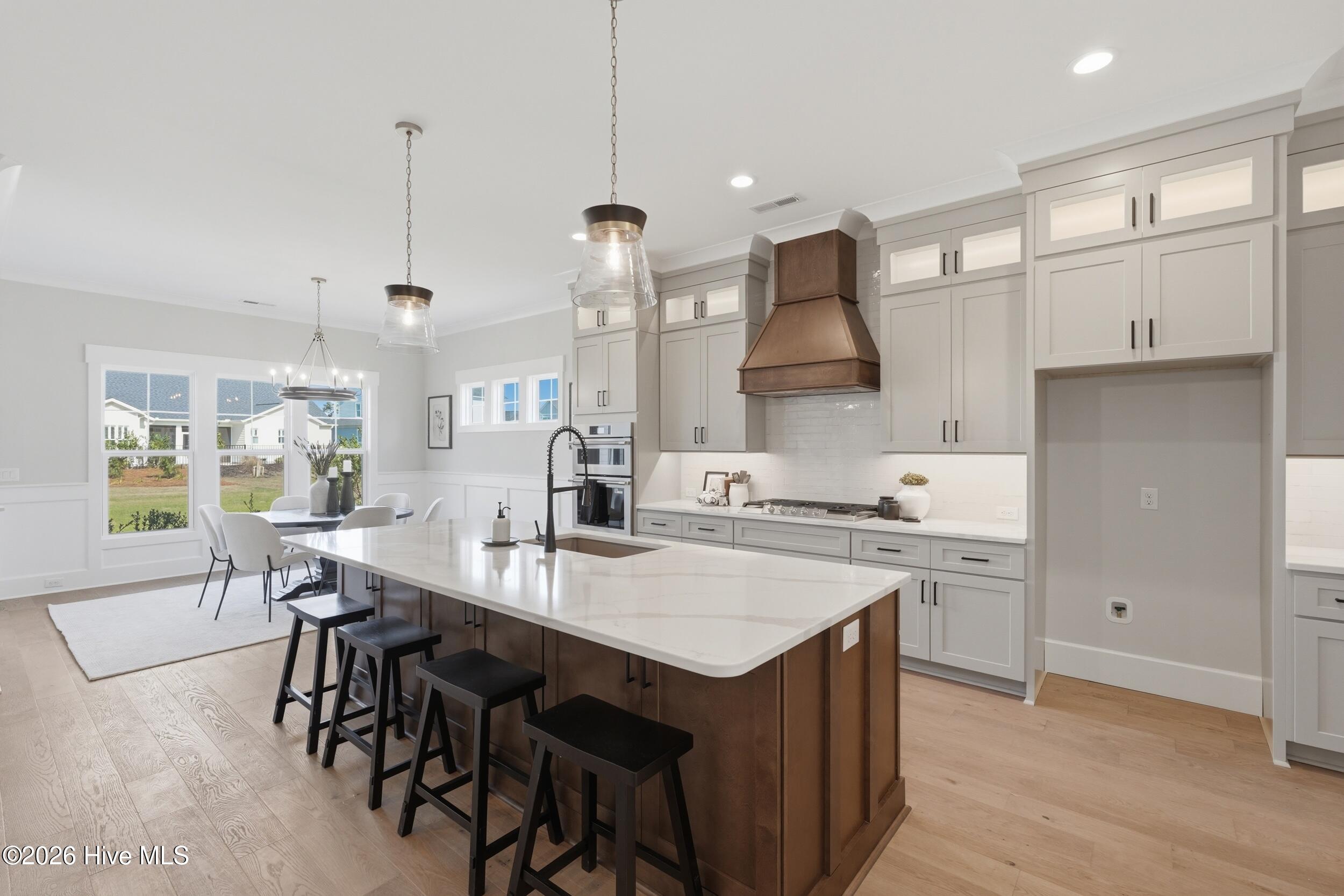 100567785 | Photo 25