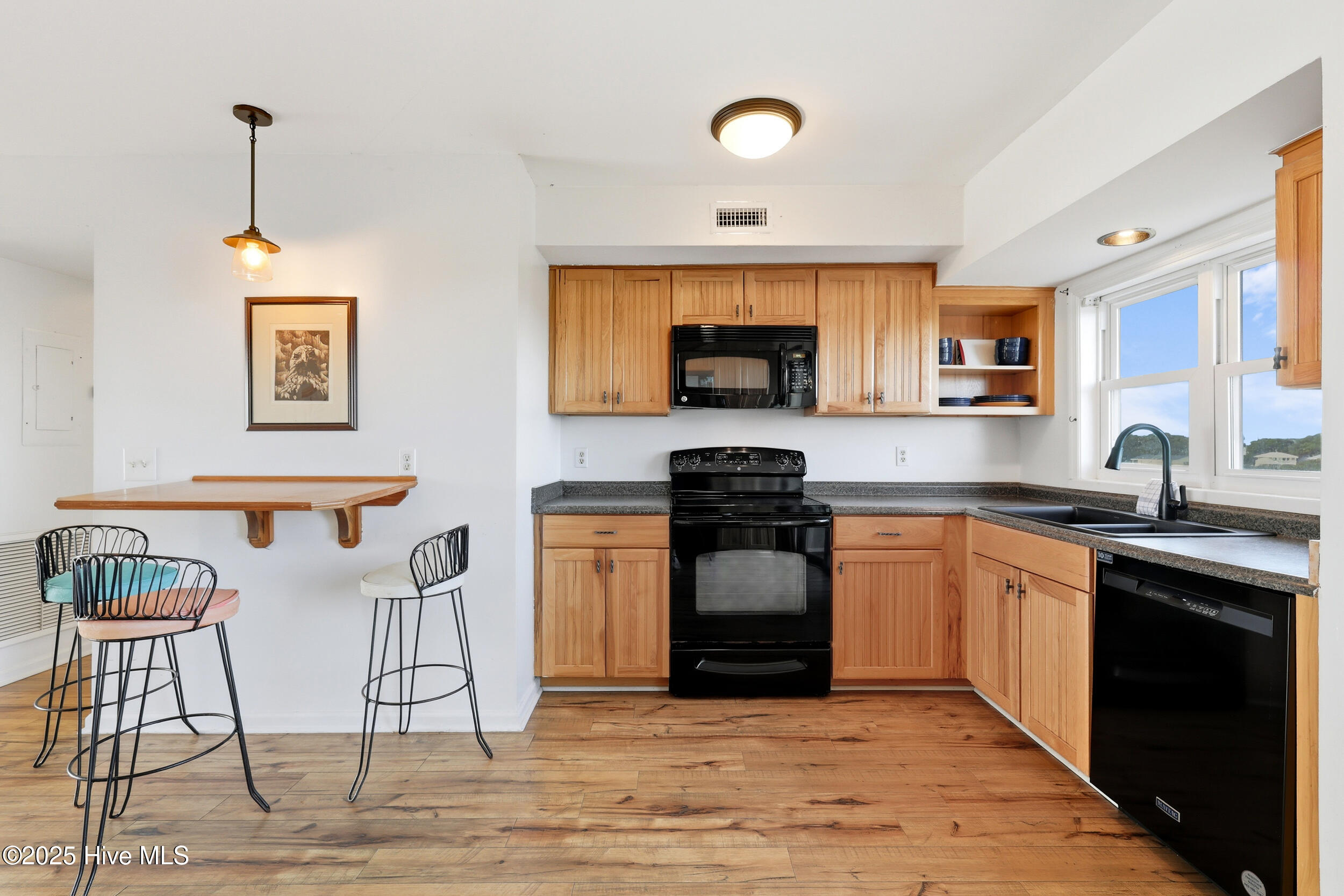 100536359 | Photo 10