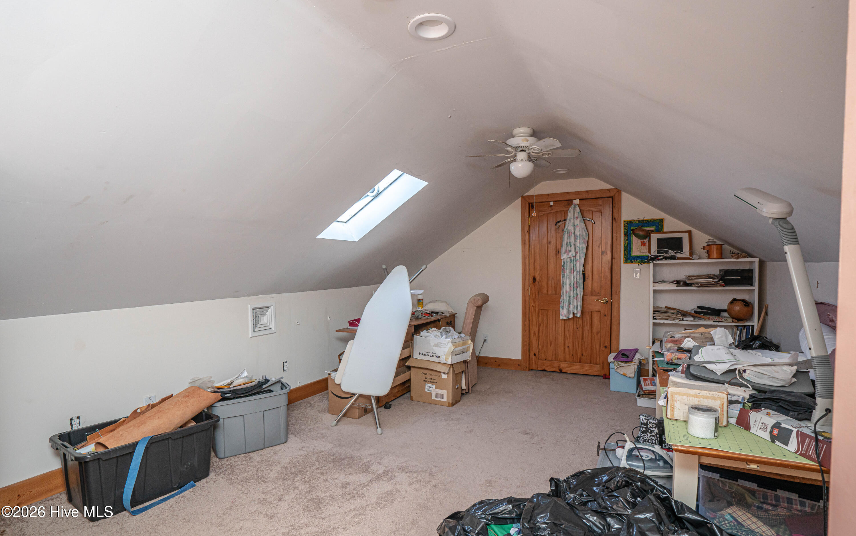 100549840 | Photo 23