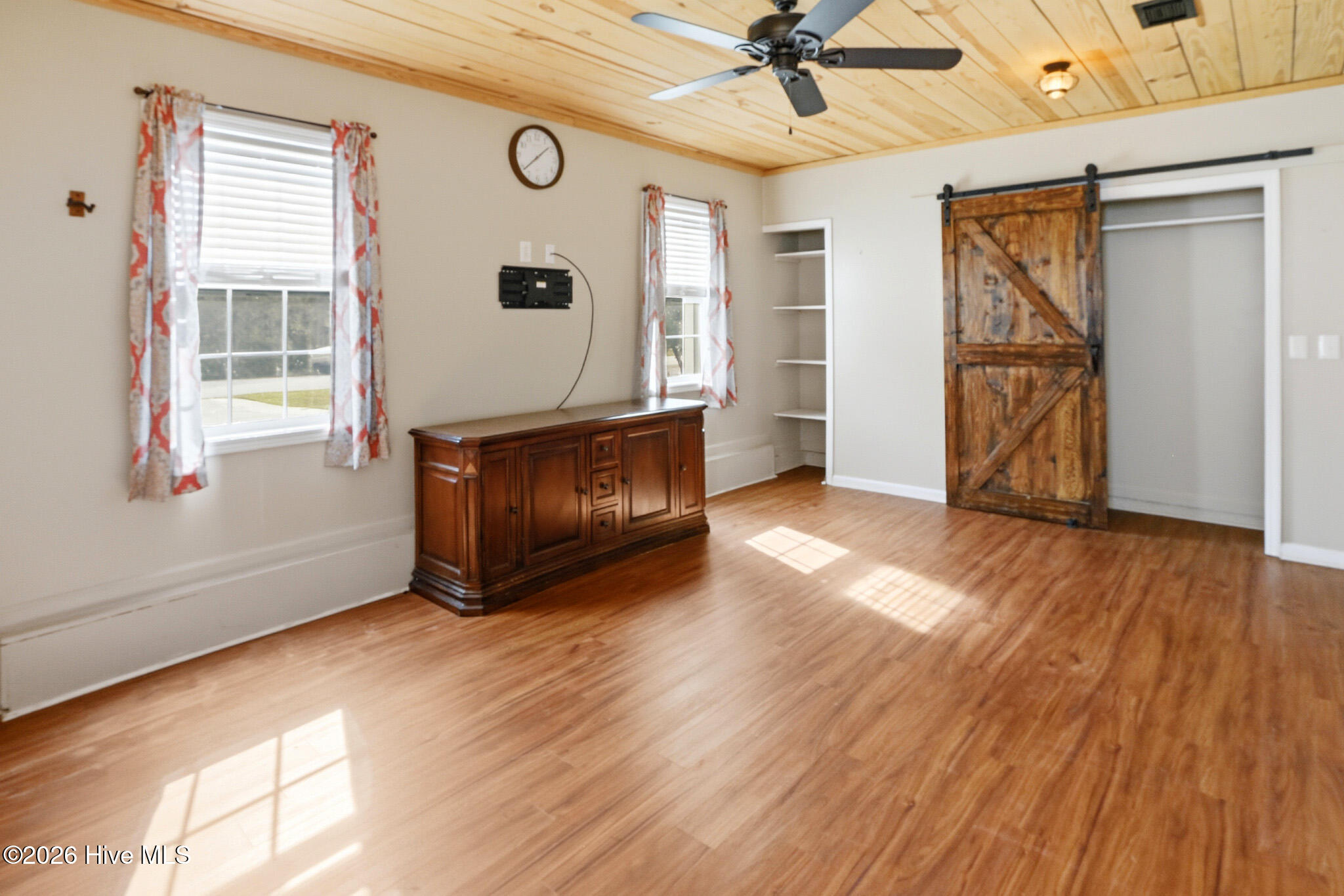 100558935 | Photo 28