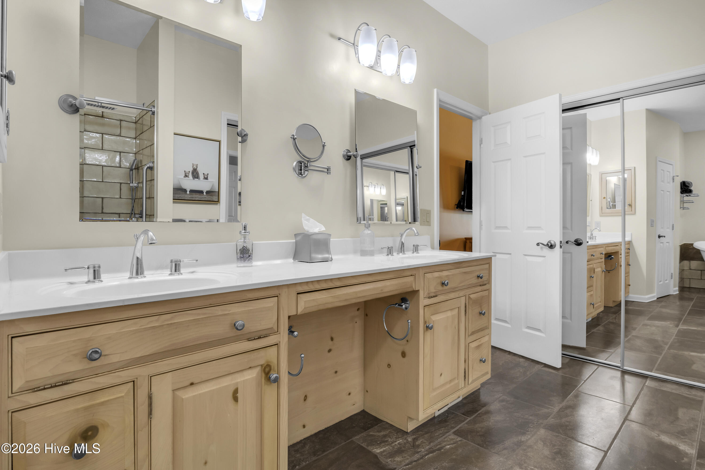 100566160 | Photo 23