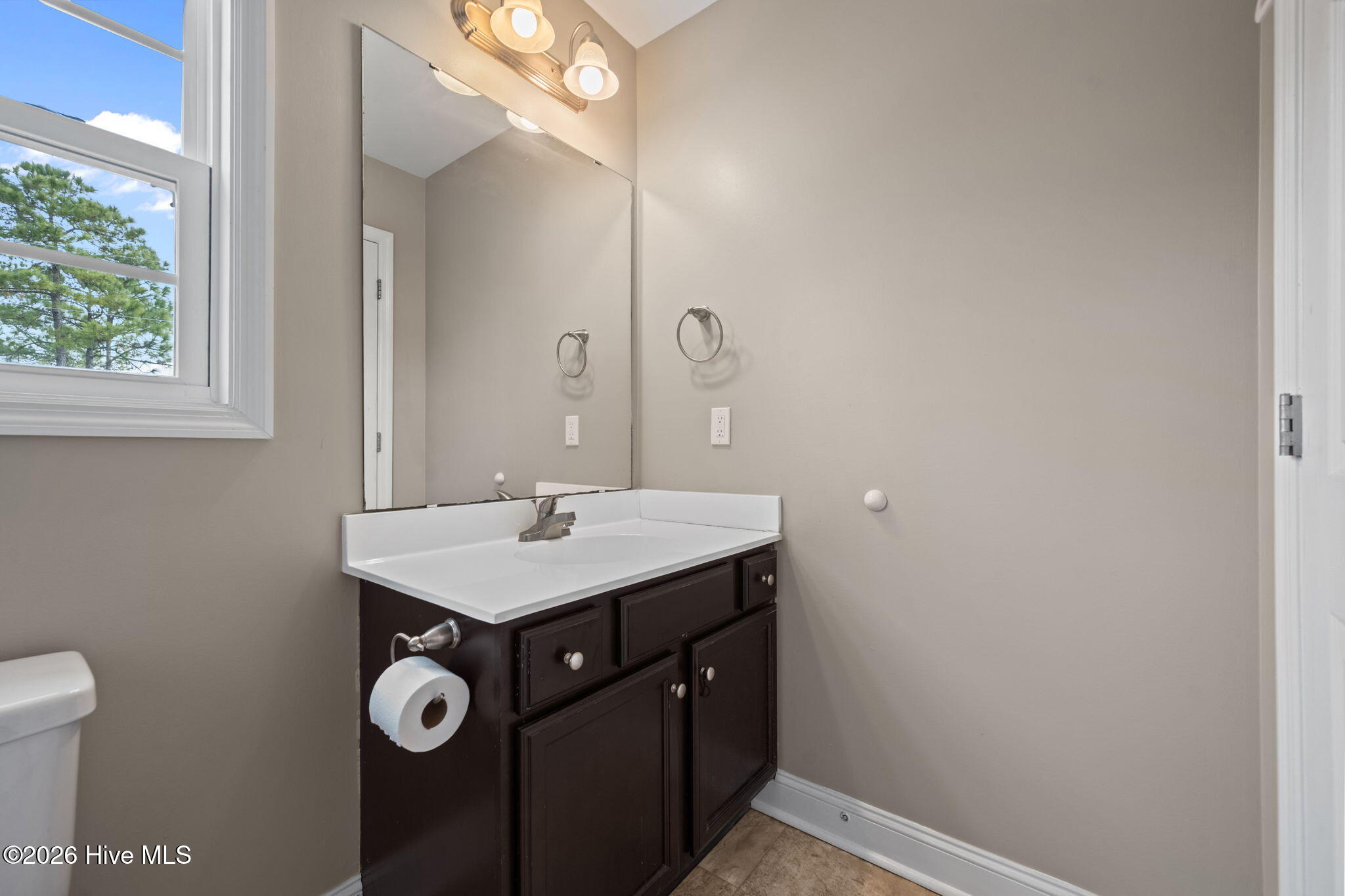 100549610 | Photo 31