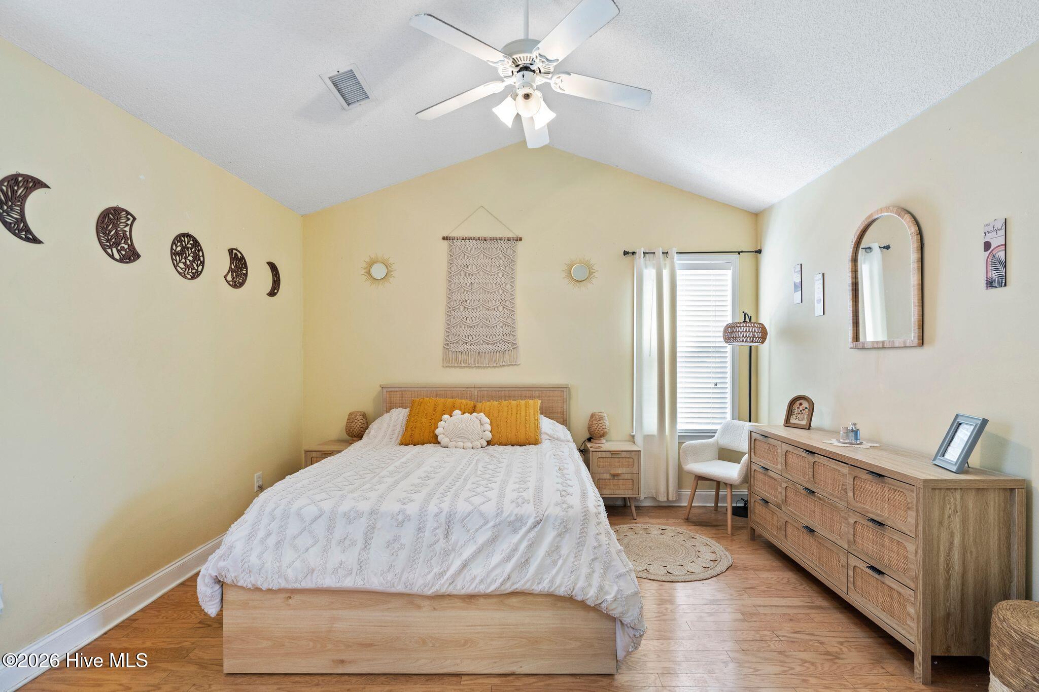 100554747 | Photo 21