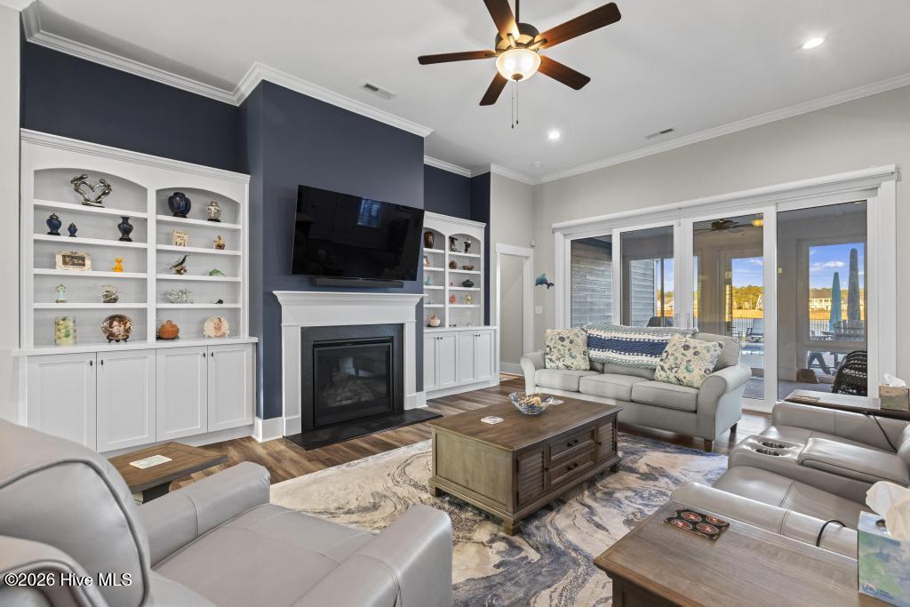 100569844 | Photo 22