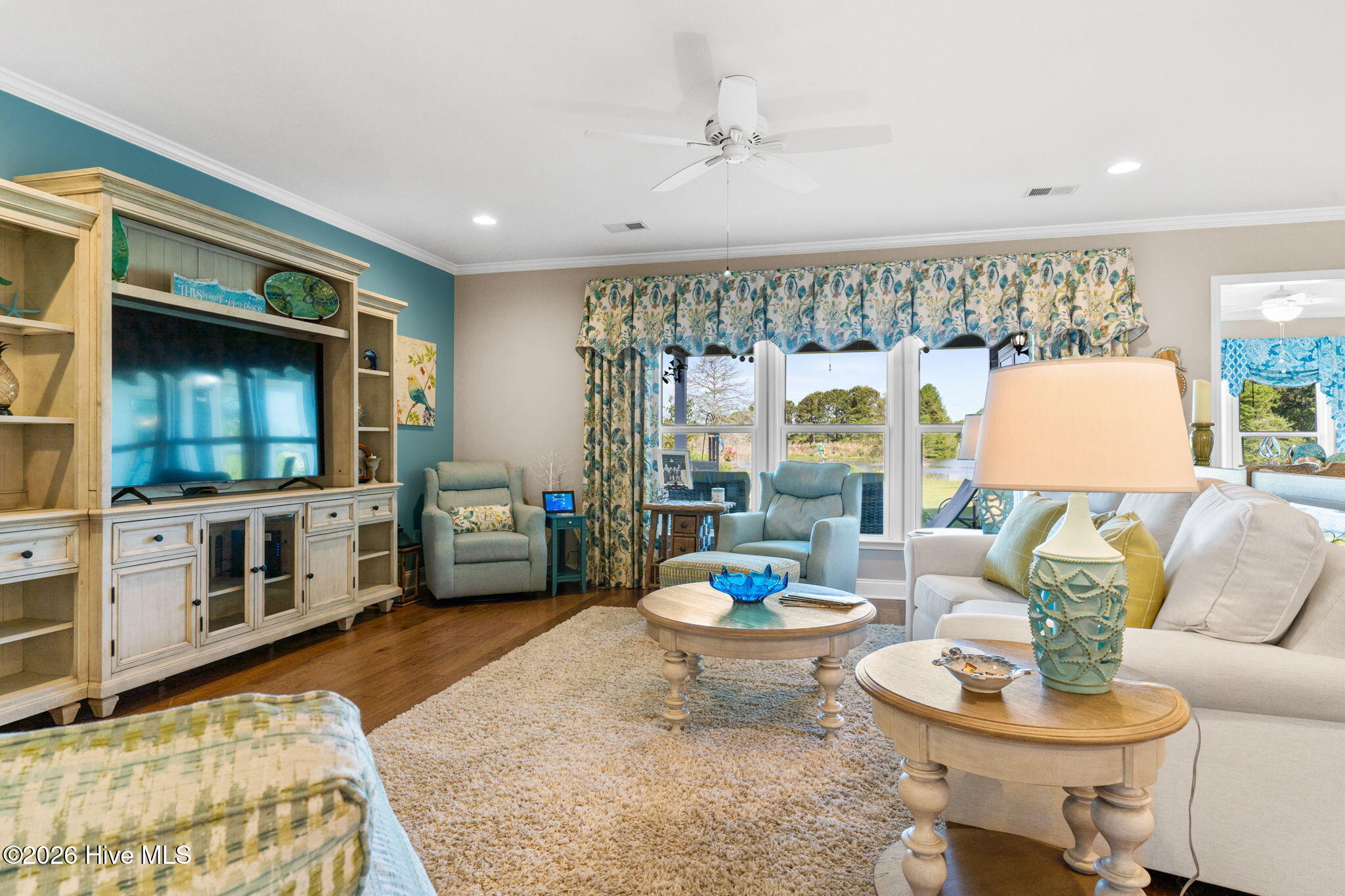 100560467 | Photo 16