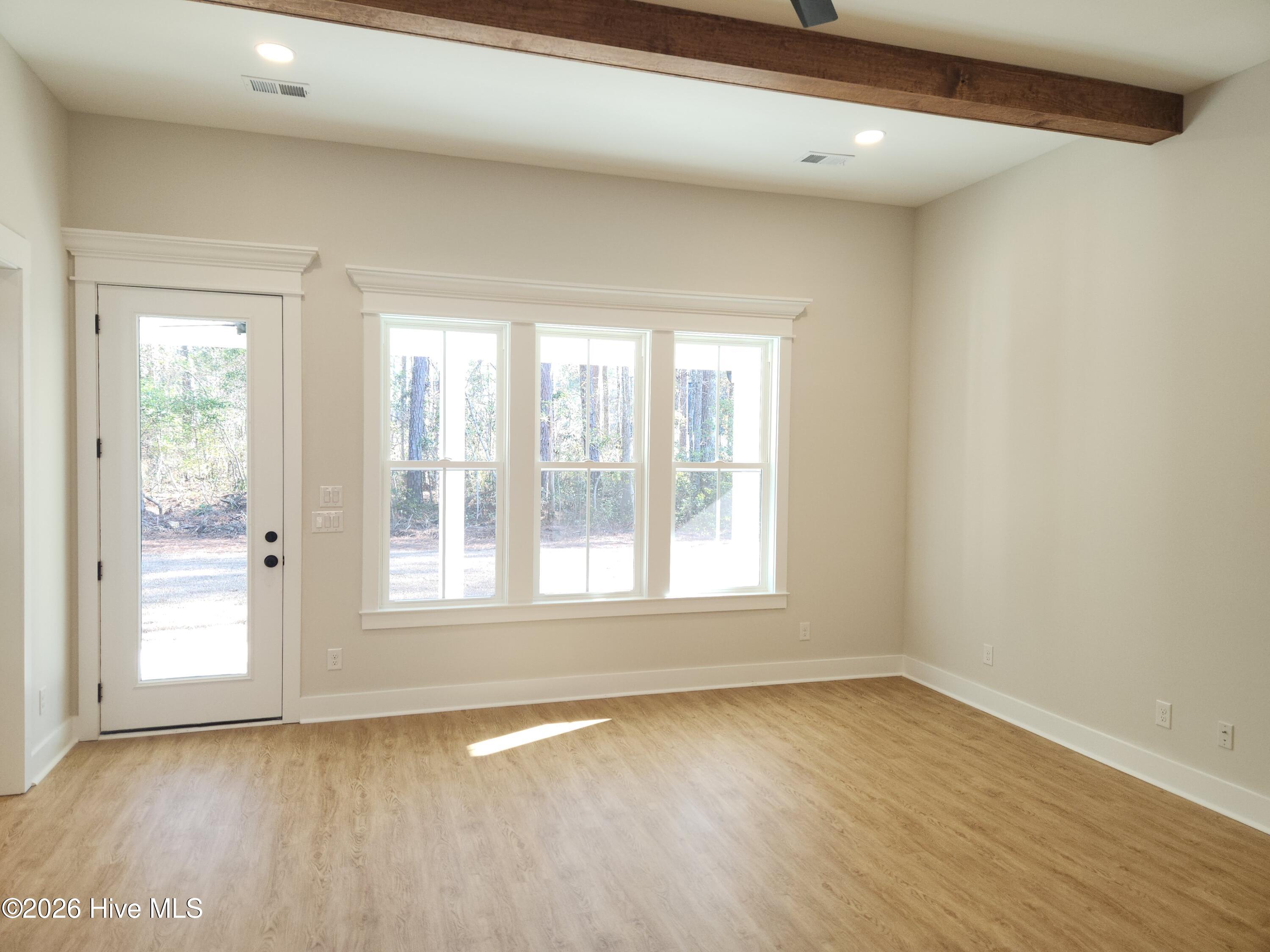 100547826 | Photo 11