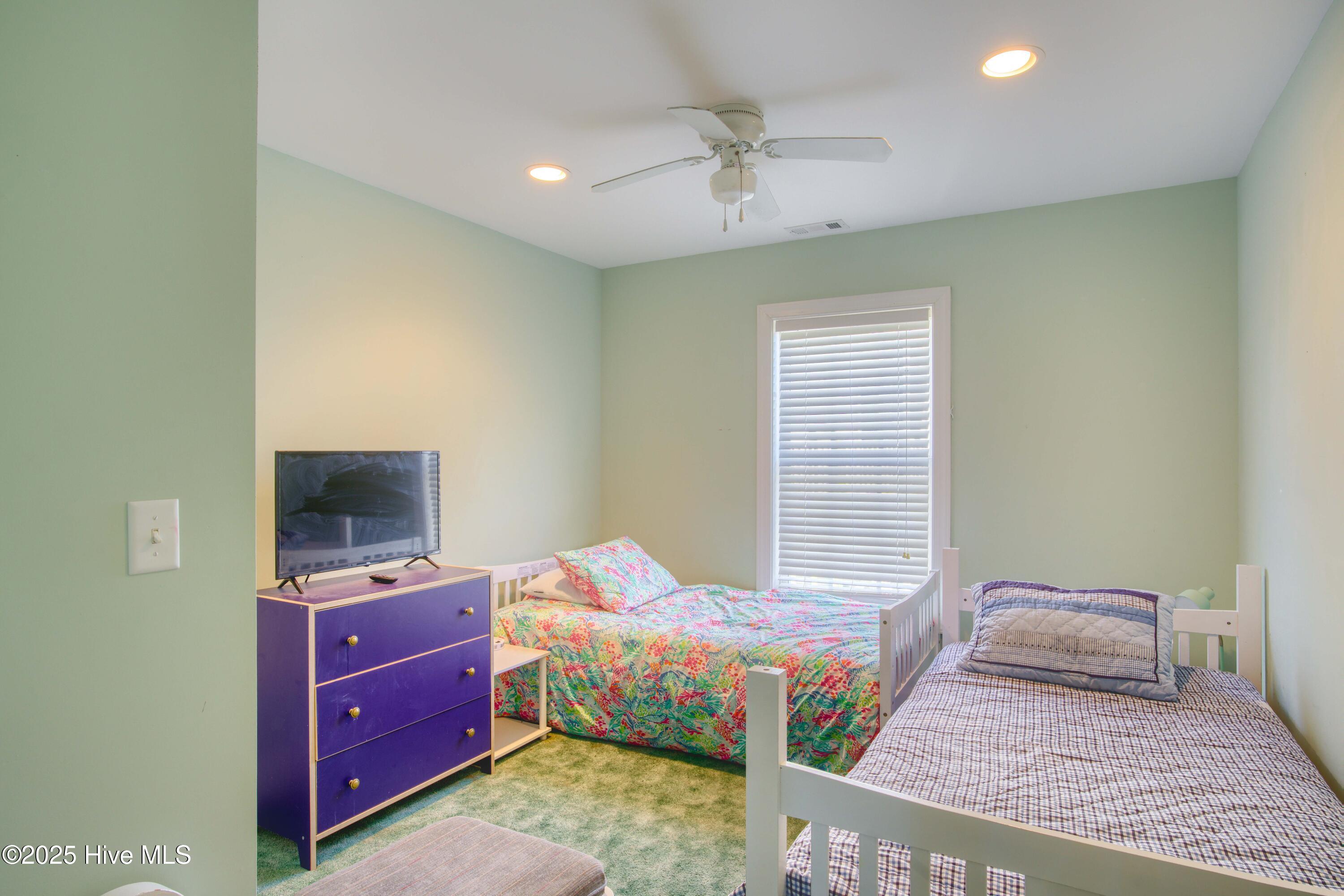 100538289 | Photo 23