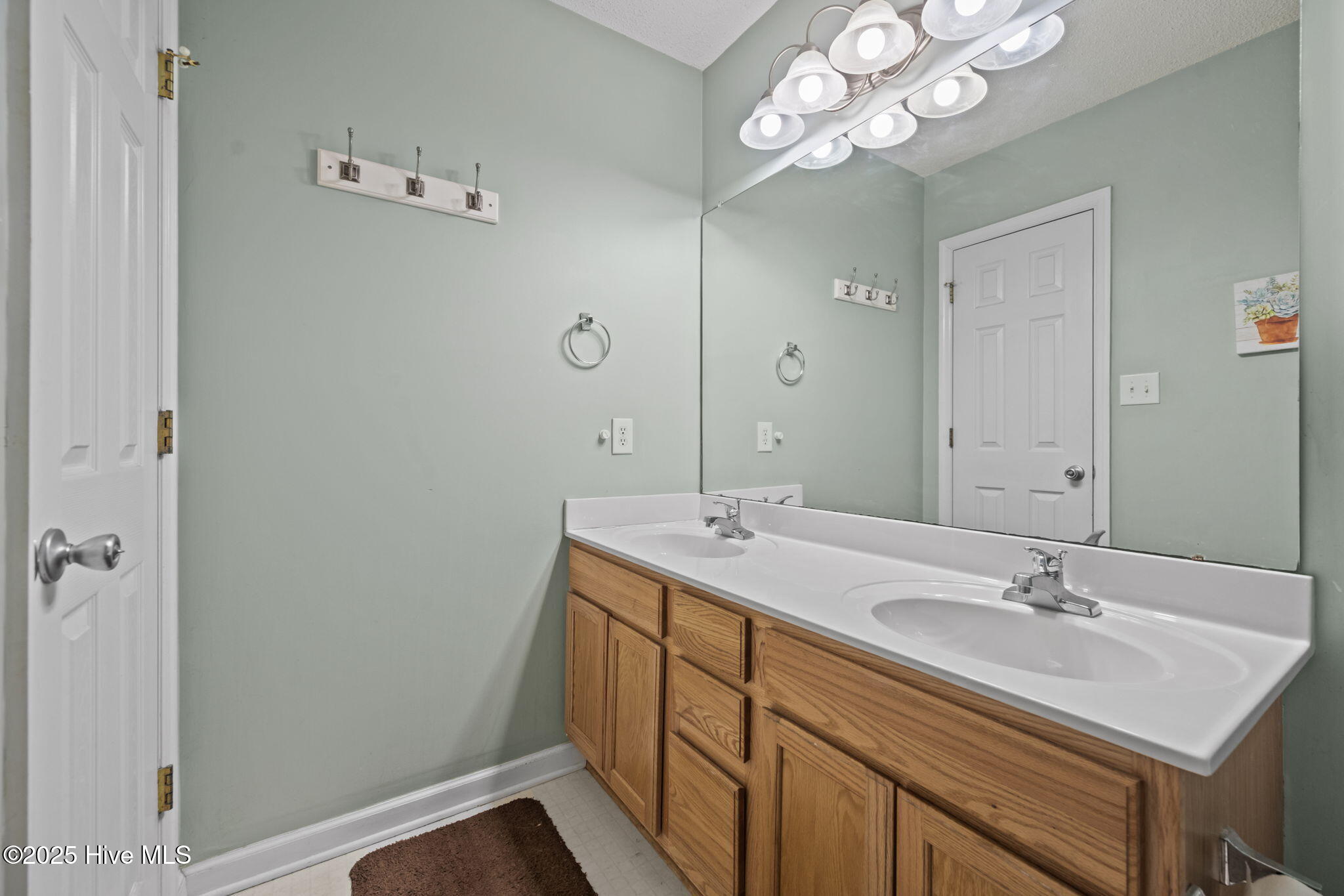 100546137 | Photo 25