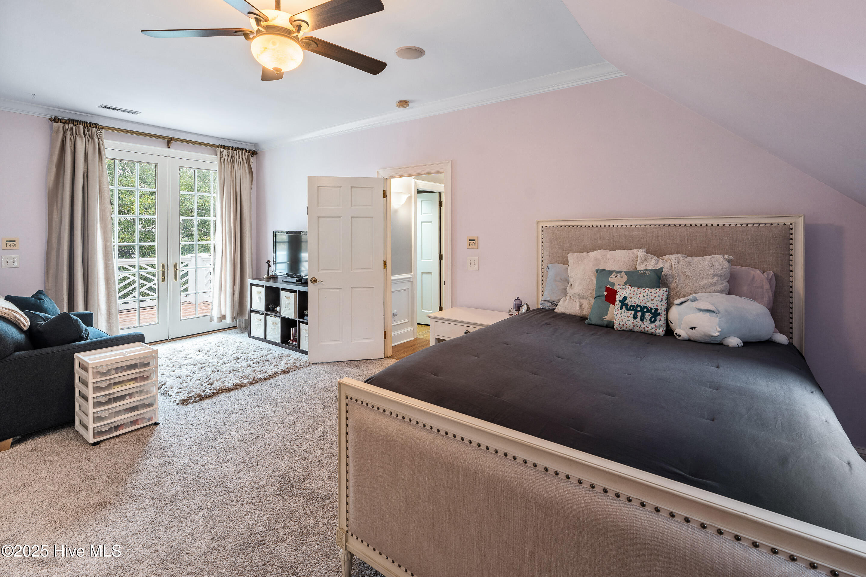 100530857 | Photo 52