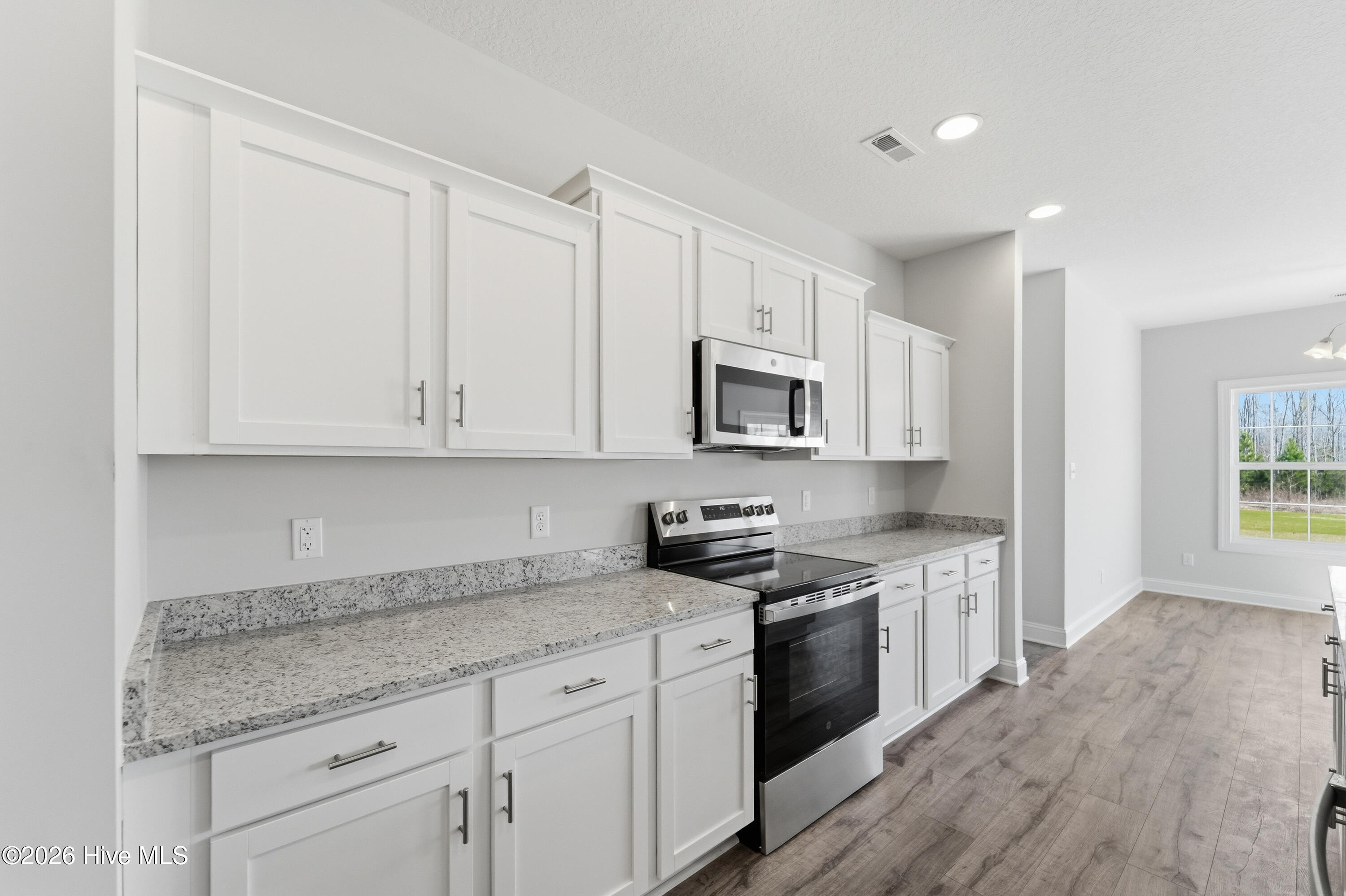 100521847 | Photo 10