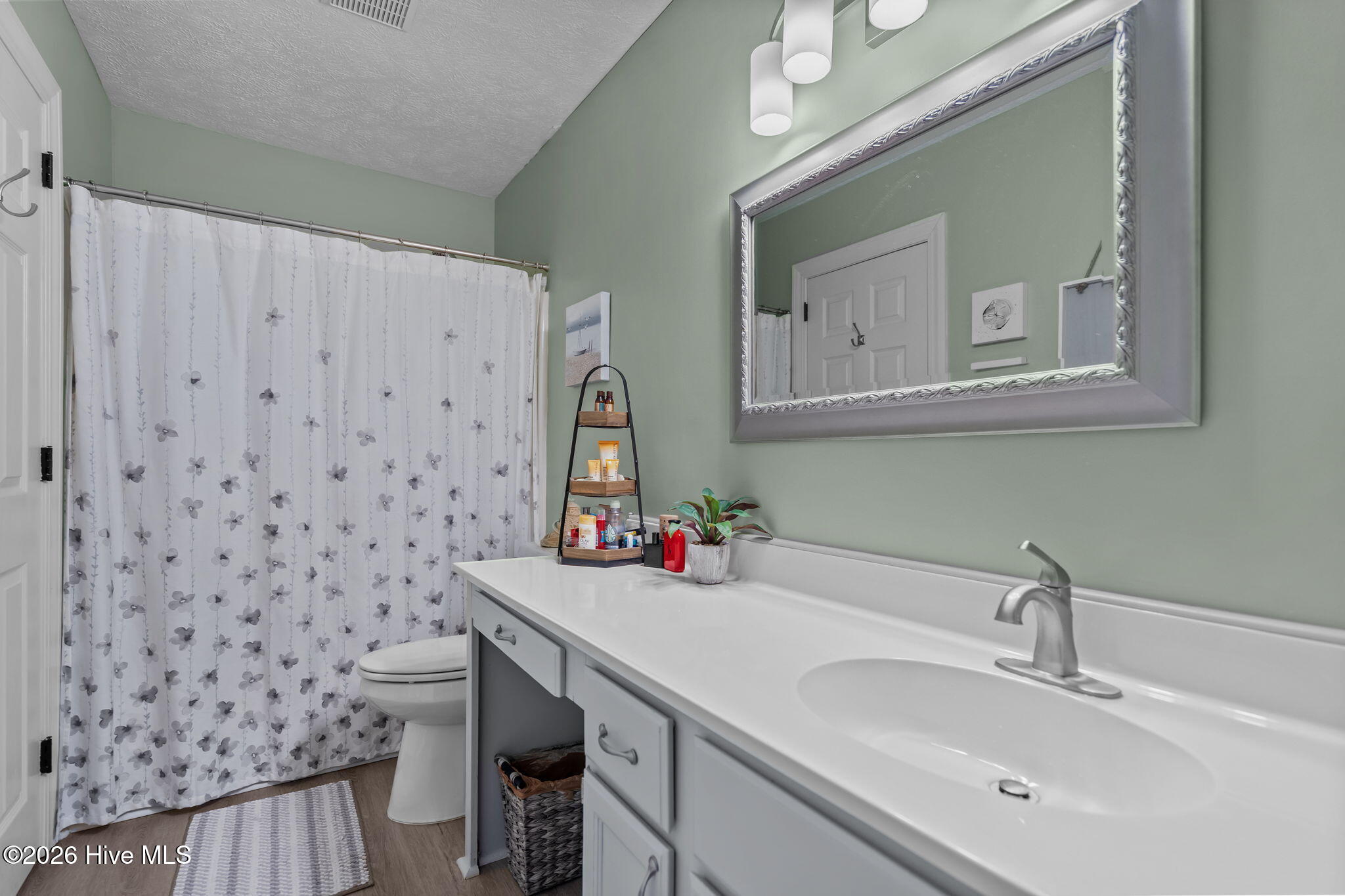 100557388 | Photo 24