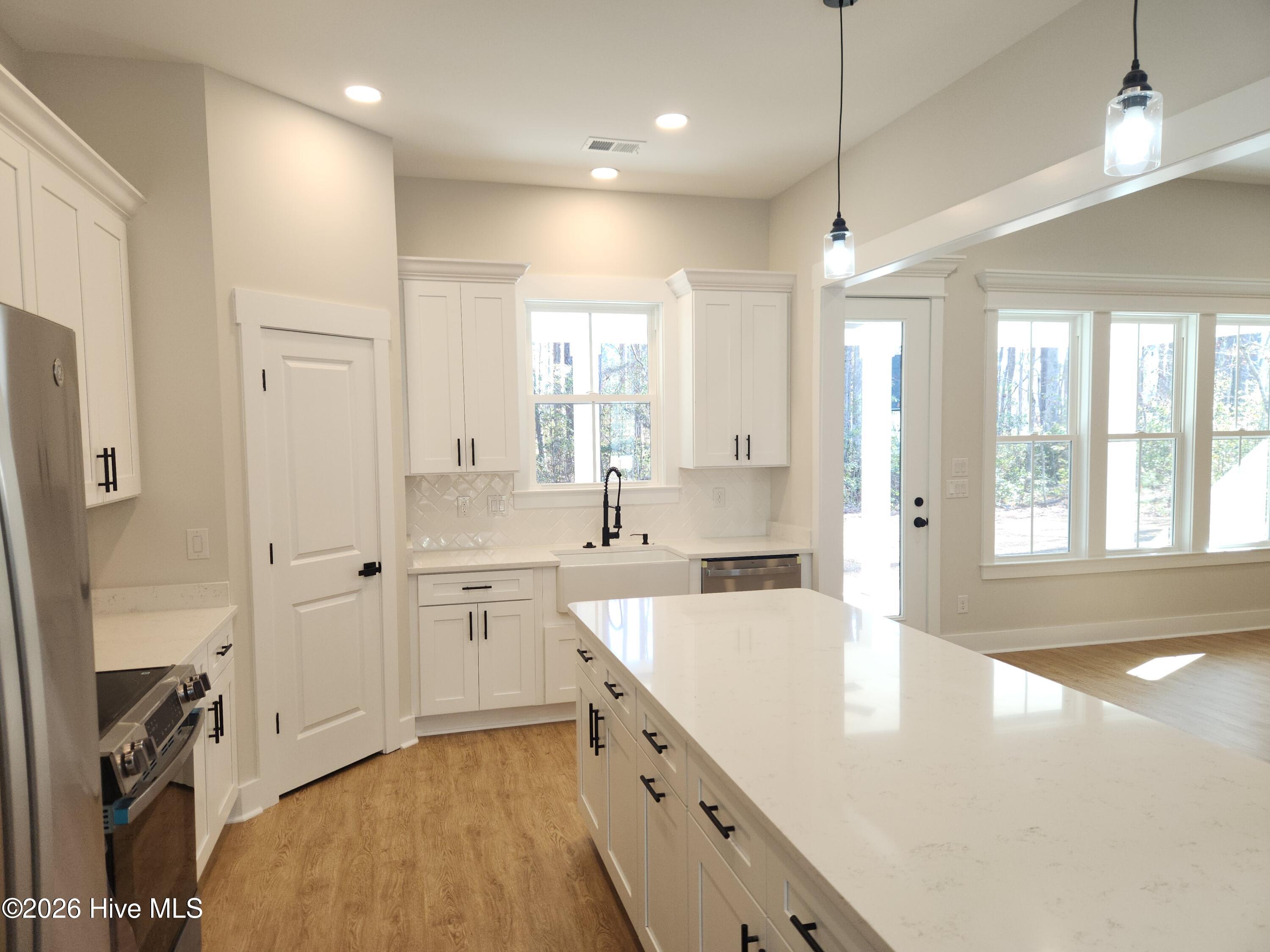 100547826 | Photo 14