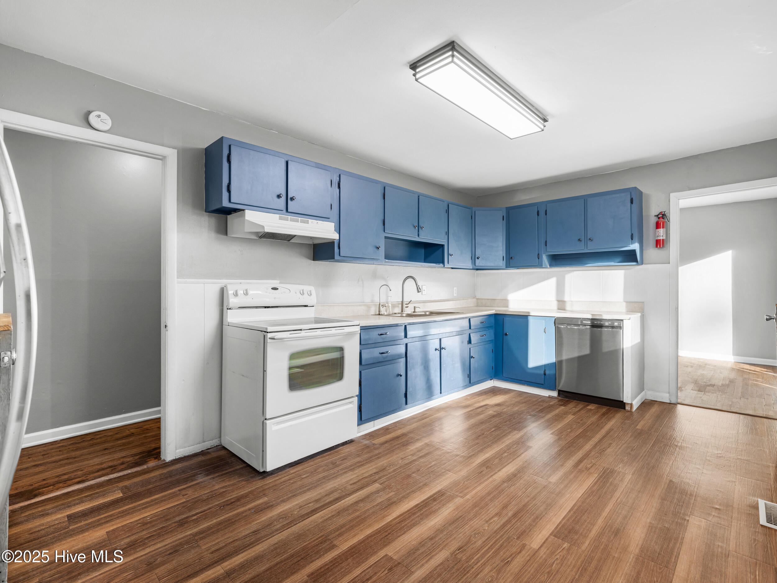 100545406 | Photo 13