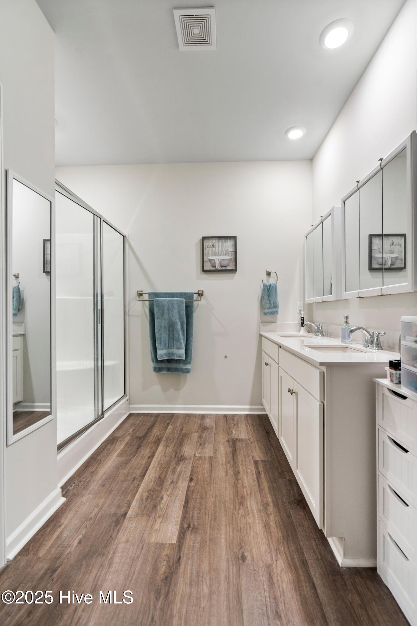 100531826 | Photo 38