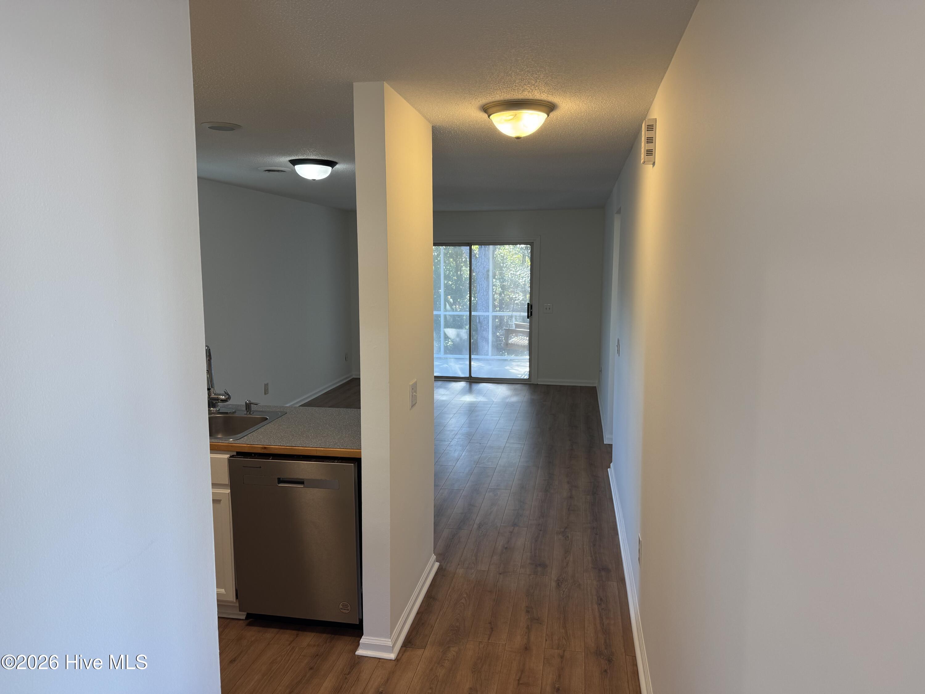 100547107 | Photo 10