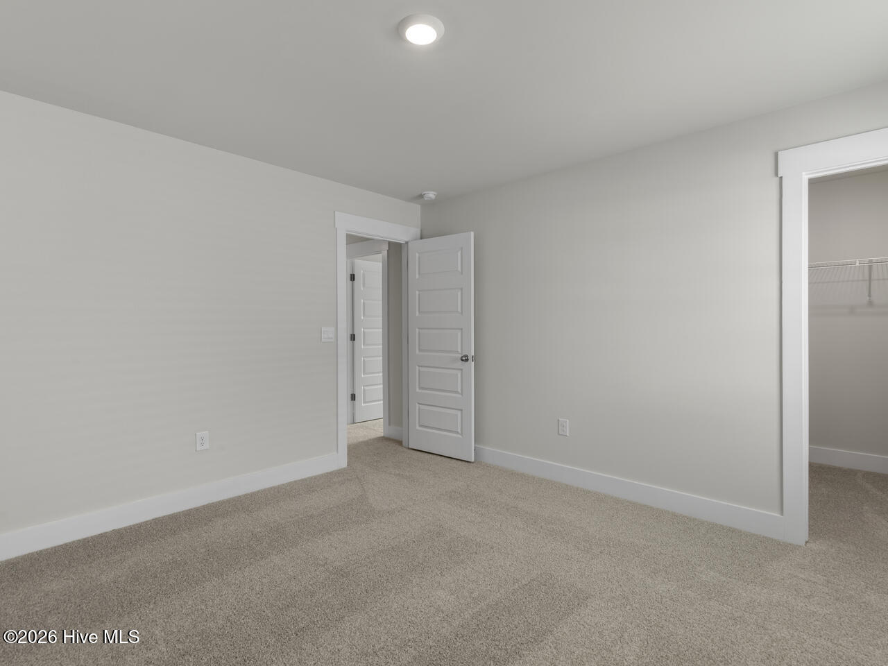 100553189 | Photo 35