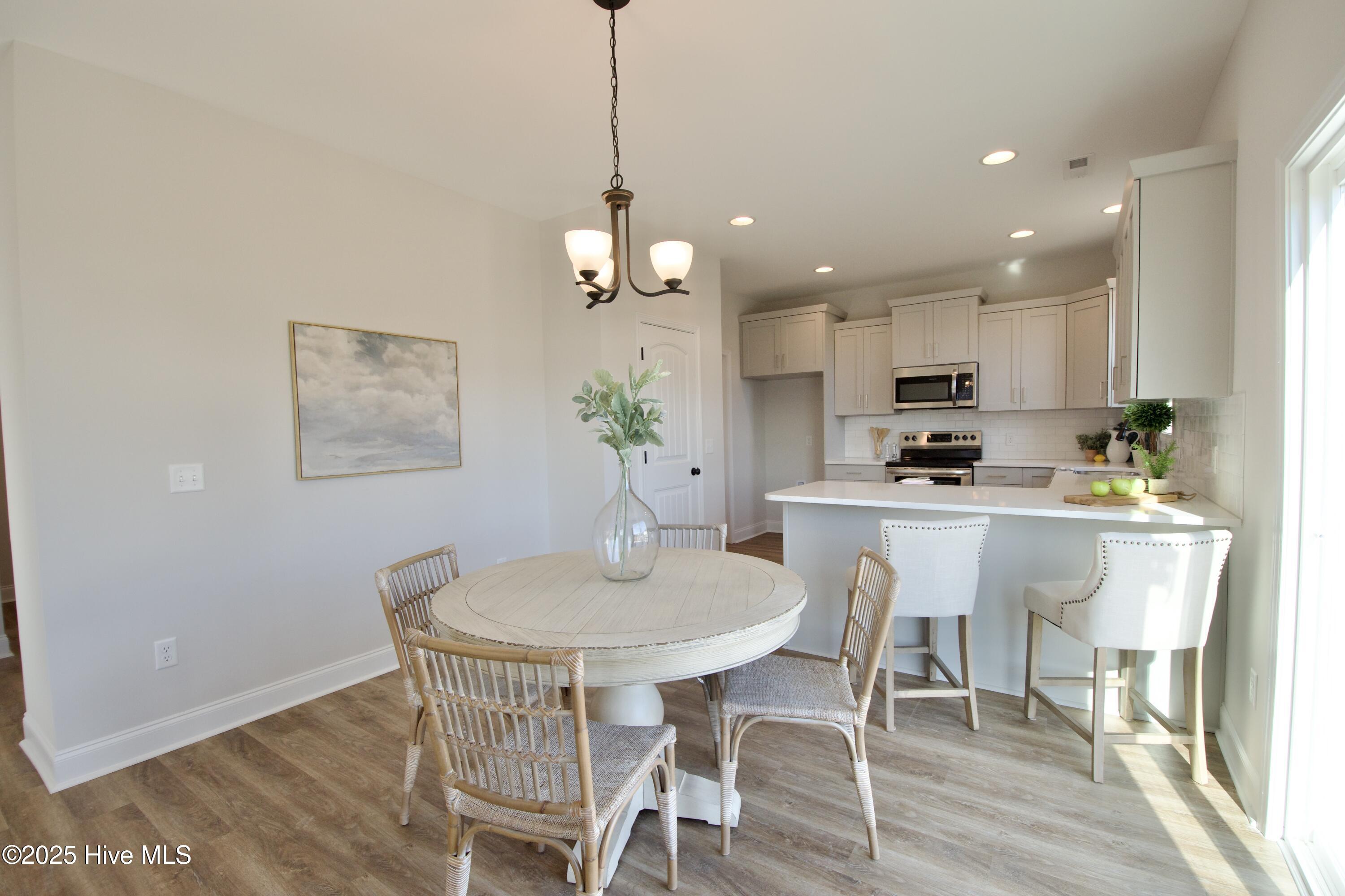 100489344 | Photo 28