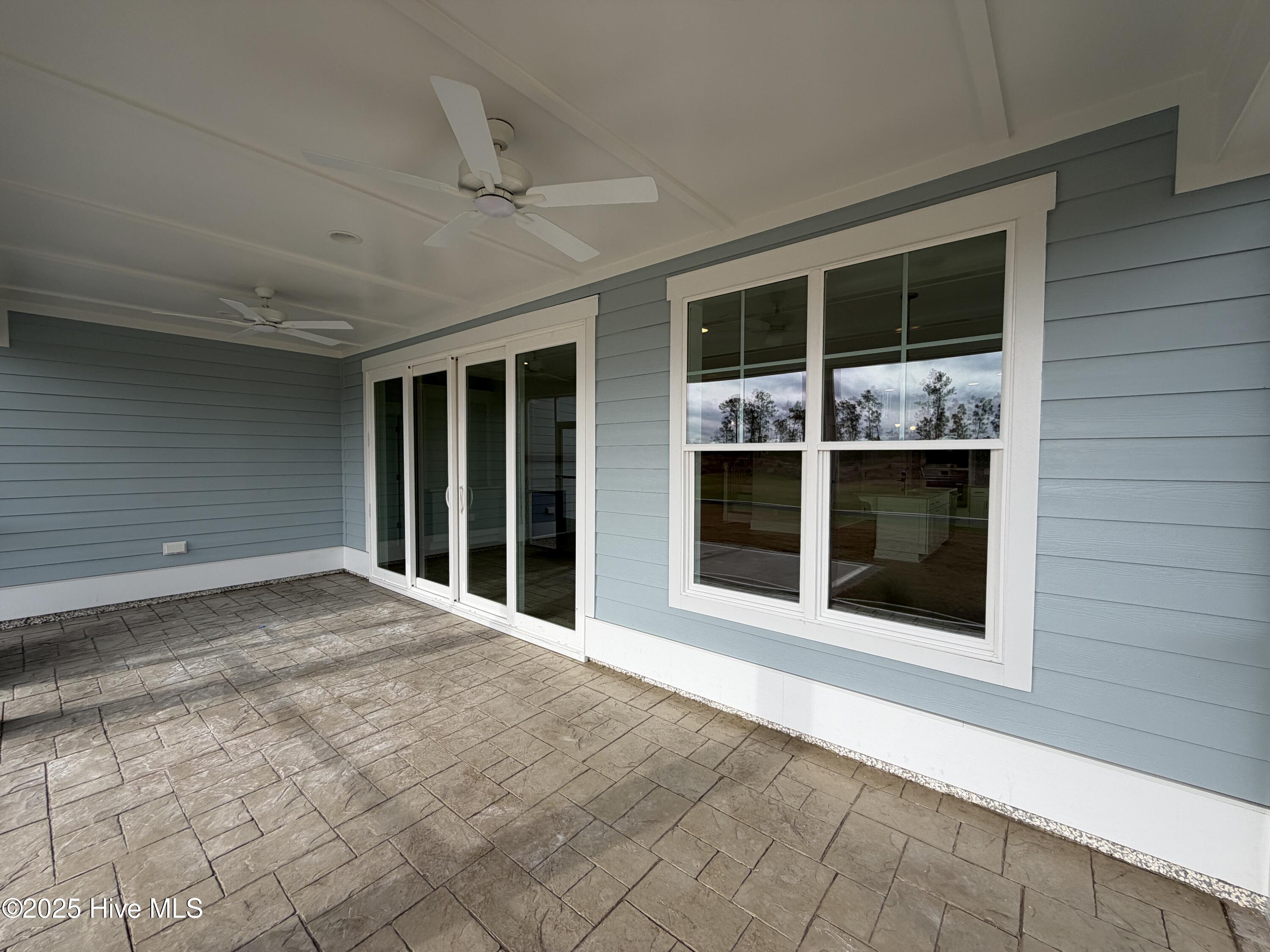 100531955 | Photo 24