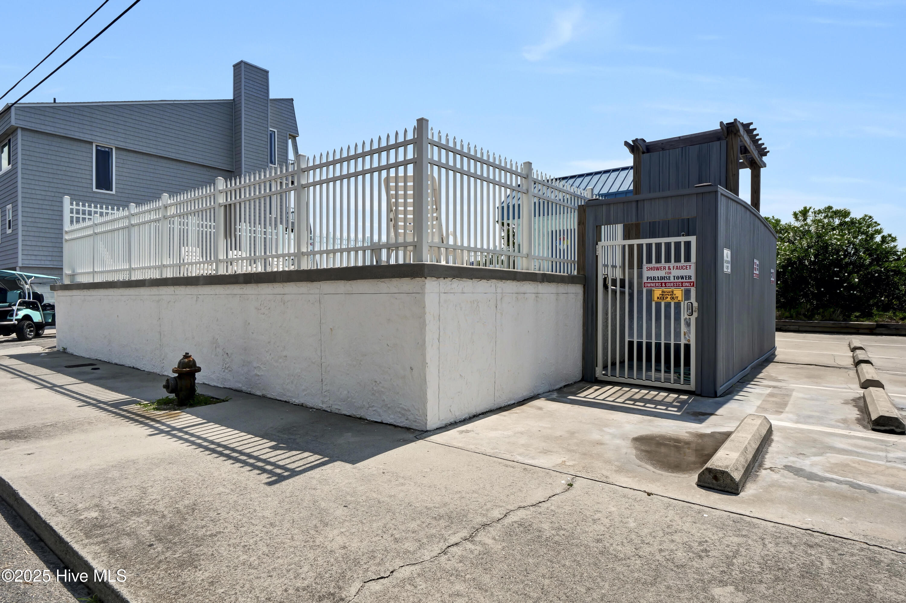 100525752 | Photo 24